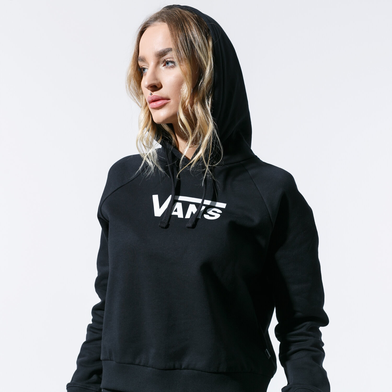 Bluza damska VANS BLUZA Z KAPTUREM FLYING V BOXY HOODIE VN0A47TCBLK1 CZARNY