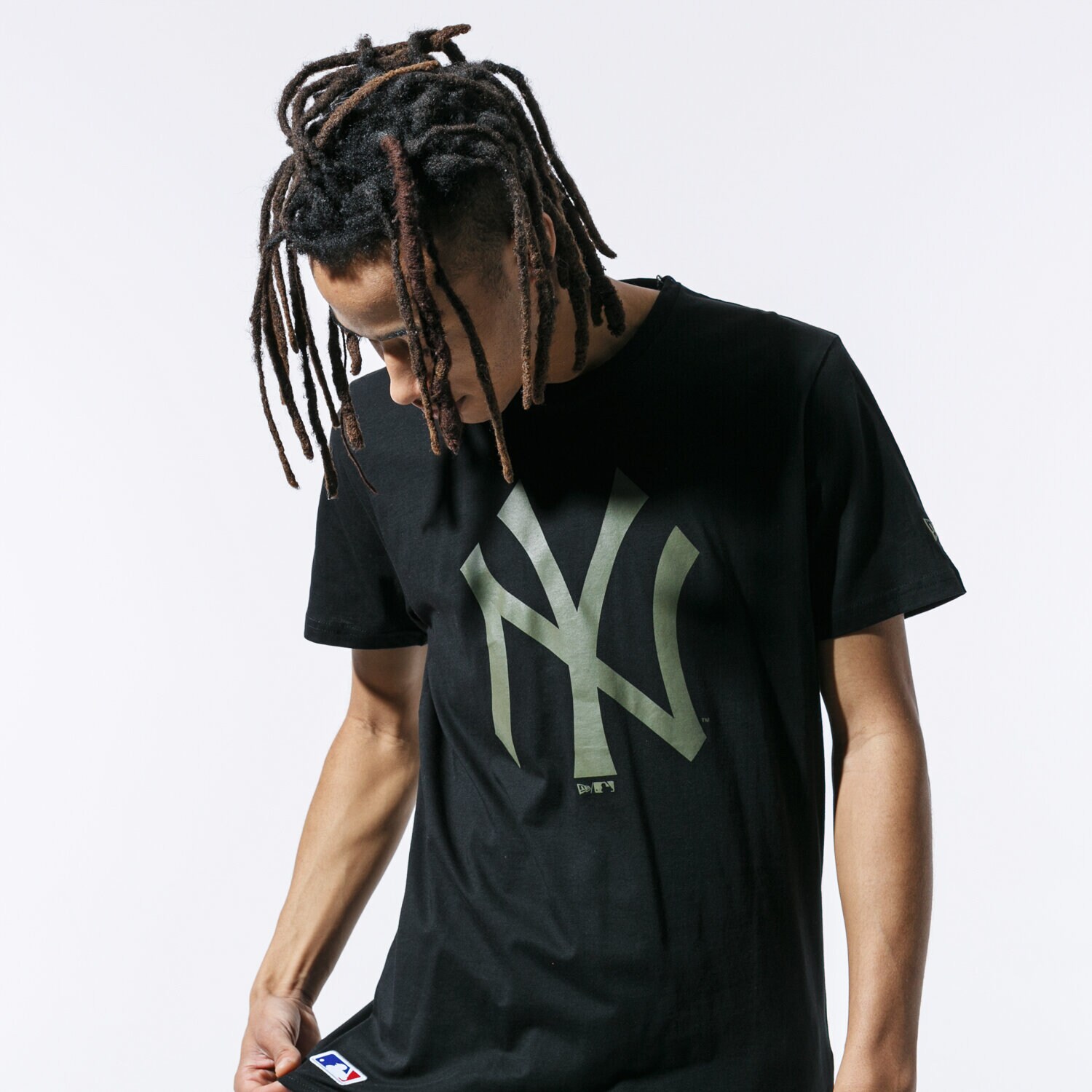 Koszulka, t-shirt sportowy męski NEW ERA T-SHIRT MLB TEE BLKHAKI NEW YORK YANKEES BLKNOV 12123934 CZARNY