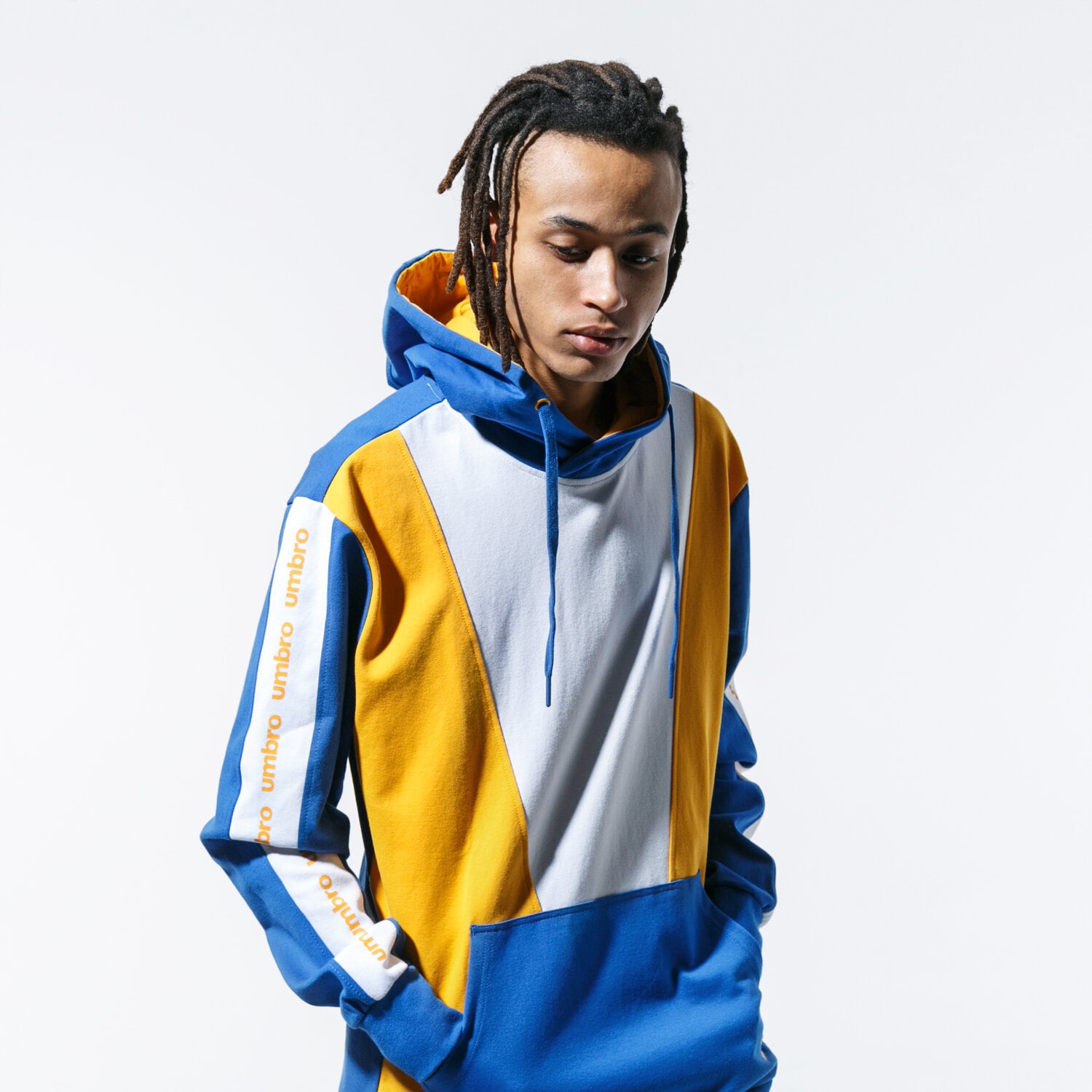 Bluza męska UMBRO BLUZA Z KAPTUREM RETRO HOODY YLW/WHT/BLU UL39BLM81001 ŻÓŁTY