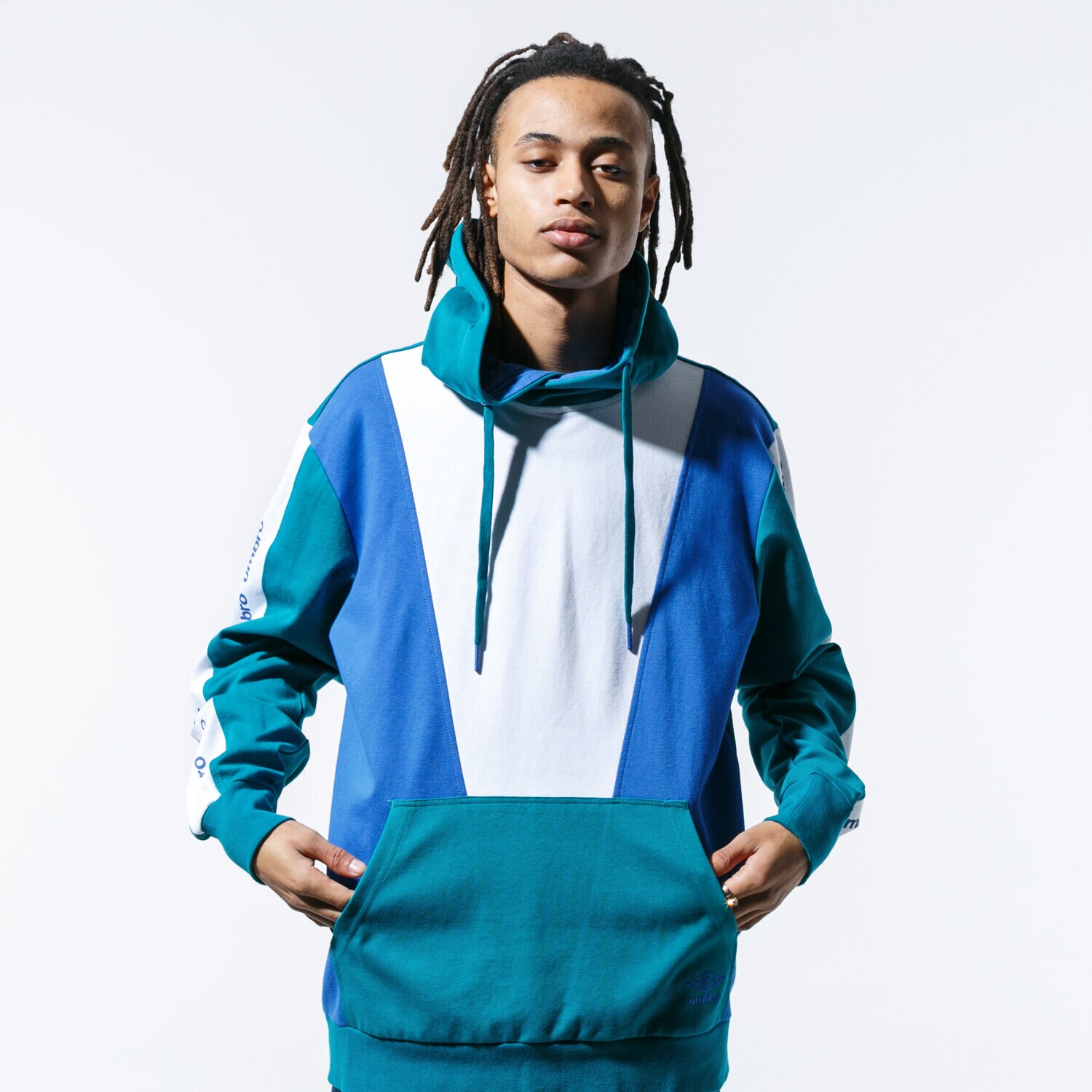 Bluza męska UMBRO BLUZA Z KAPTUREM RETRO HOODY BLU/WHT/GRN UL39BLM81002 ZIELONY