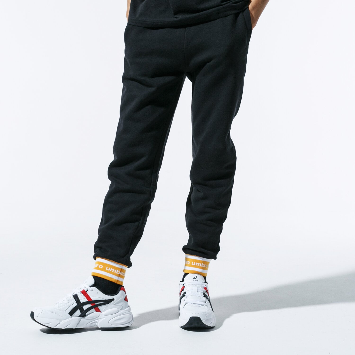 Spodnie sportowe męskie UMBRO SPODNIE RETRO PANTS BLK UL39SPM82001 CZARNY