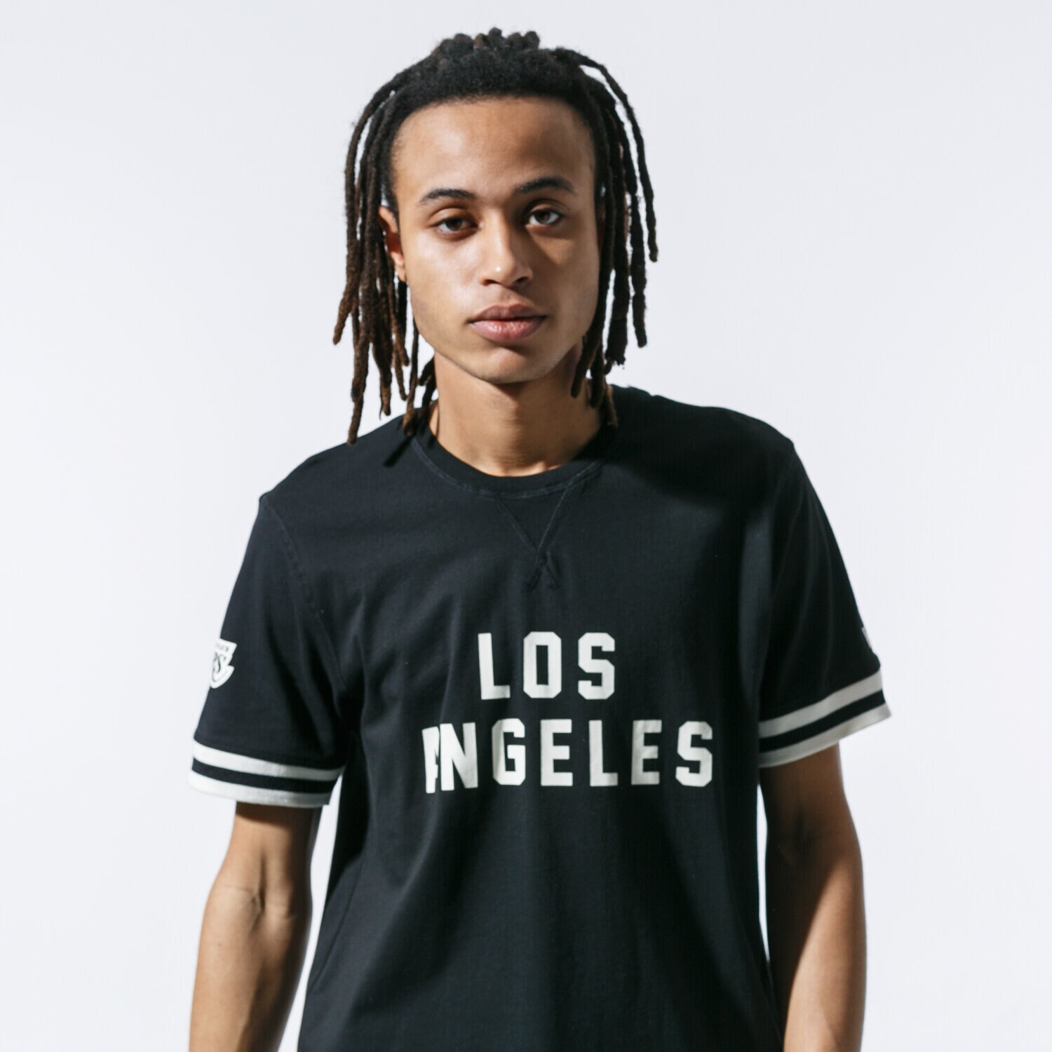 Koszulka, t-shirt sportowy męski NEW ERA T-SHIRT NBA WORDMARK TEE LAKERS LOS ANGELES LAKERS B 12123883 CZARNY