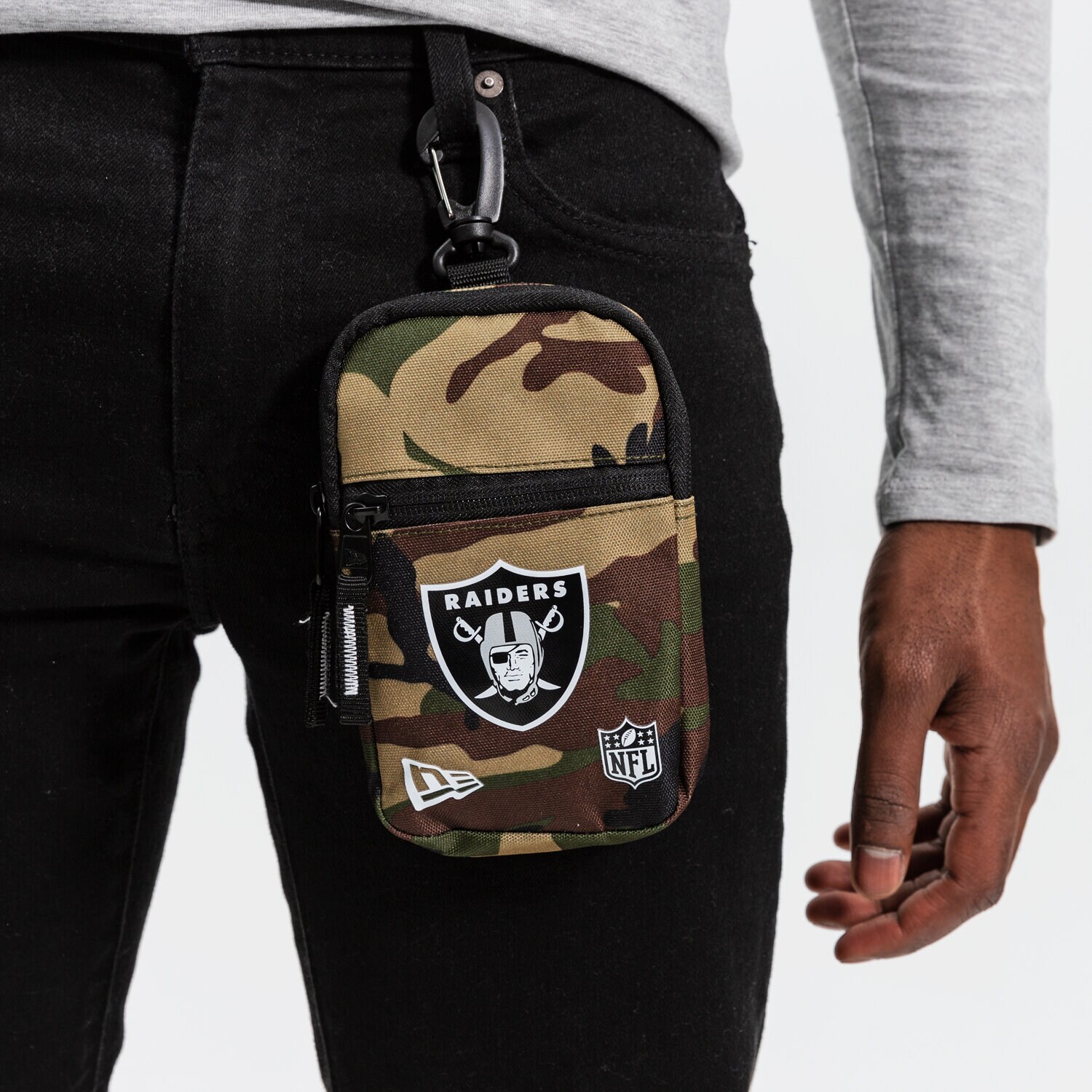 Saszetki nerki damskie NEW ERA TOREBKA NFL MINI POUCH RAIDERS WDC OAKLAND RAIDERS W 12145333 MULTICOLOR