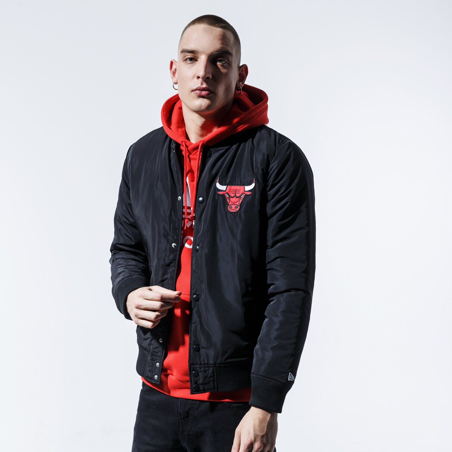 Kurtka zimowa męska NEW ERA KURTKA NBA TEAM LOGO BULLS CHICAGO BULLS BLK 12123895 CZARNY