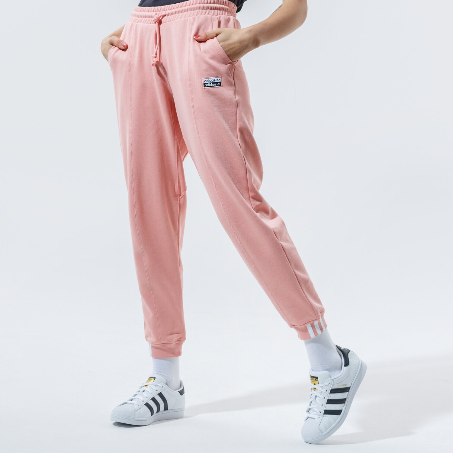 Spodnie sportowe damskie ADIDAS SPODNIE REGULAR JOGGER GD3094 RÓŻOWY