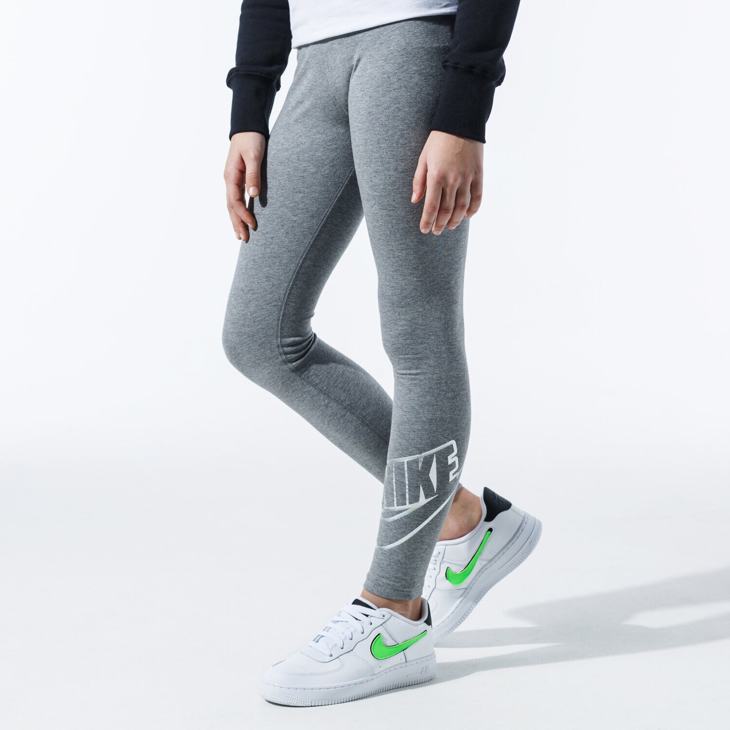 Sportowe spodnie dziecięce NIKE LEGGINGS G NSW LGGNG FAVORITES SHINE CQ4221-091 SZARY