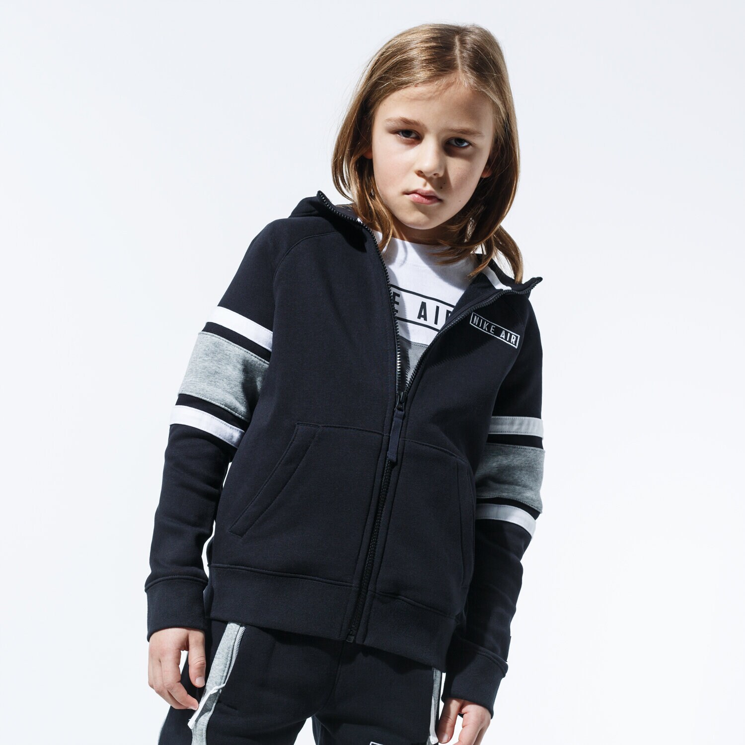 Sportowa bluza dziecięca NIKE BLUZA ROZPINANA Z KAPTUREM B NK AIR HOODIE FZ BV3590-010 CZARNY