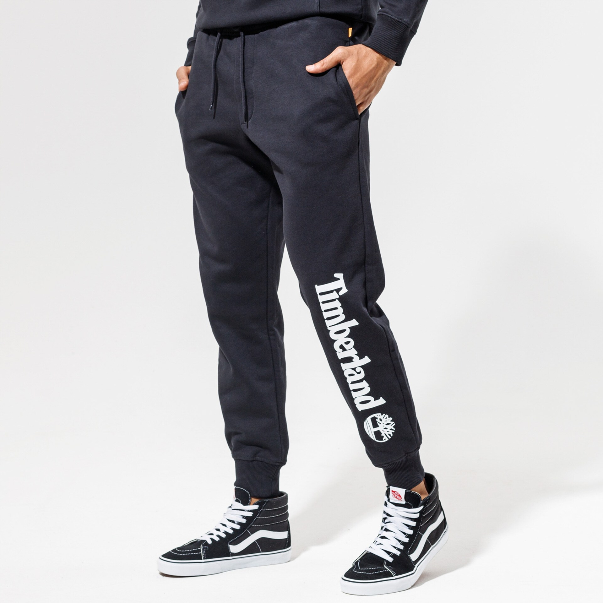 Spodnie sportowe męskie TIMBERLAND SPODNIE YC CORE TREE LOGO SWEATPANT LOGO SWEATPAN TB0A2BVF0011 CZARNY