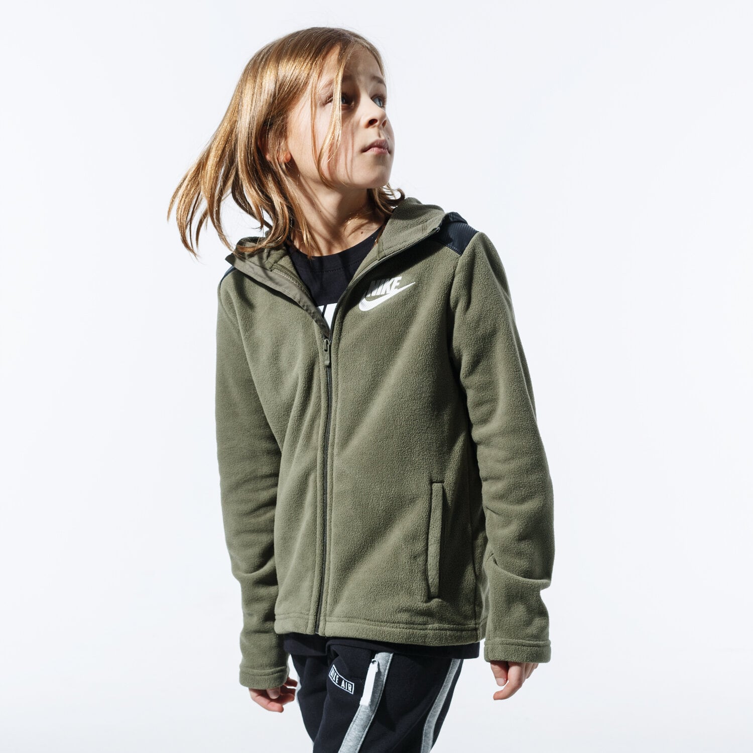 Sportowa bluza dziecięca NIKE BLUZA ROZPINANA Z KAPTUREM B NSW HOODIE FZ WINTERIZED BV4506-222 ZIELONY