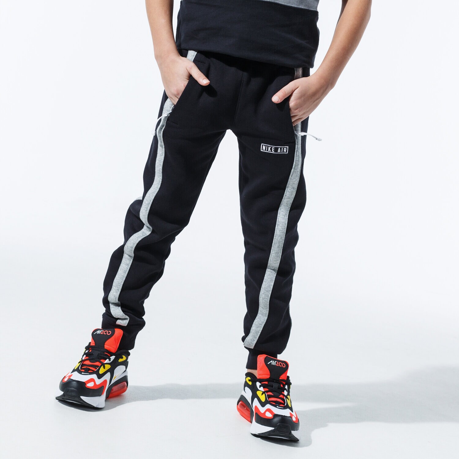 Sportowe spodnie dziecięce NIKE SPODNIE B NIKE AIR PANT BV3598-011 CZARNY