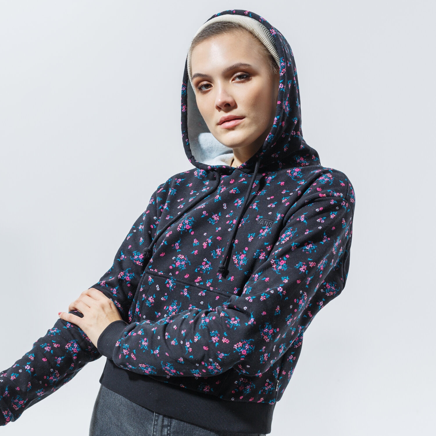 Bluza damska VANS BLUZA Z KAPTUREM BEAUTY FLORAL HOODIE VN0A4S9EBLK1 CZARNY