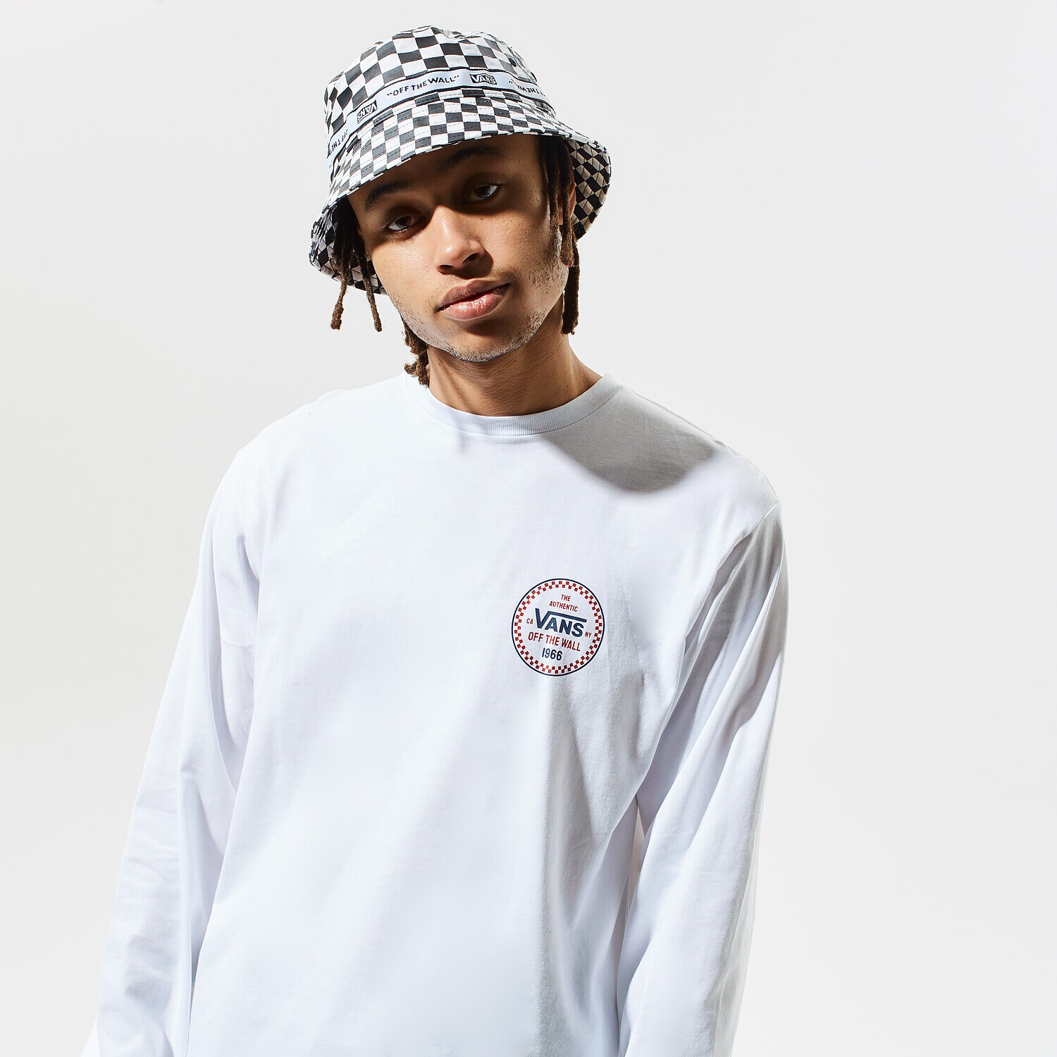 Koszulka, t-shirt sportowy męski VANS T-SHIRT CHECKER 66 LS VN0A4TVEWHT1 BIAŁY