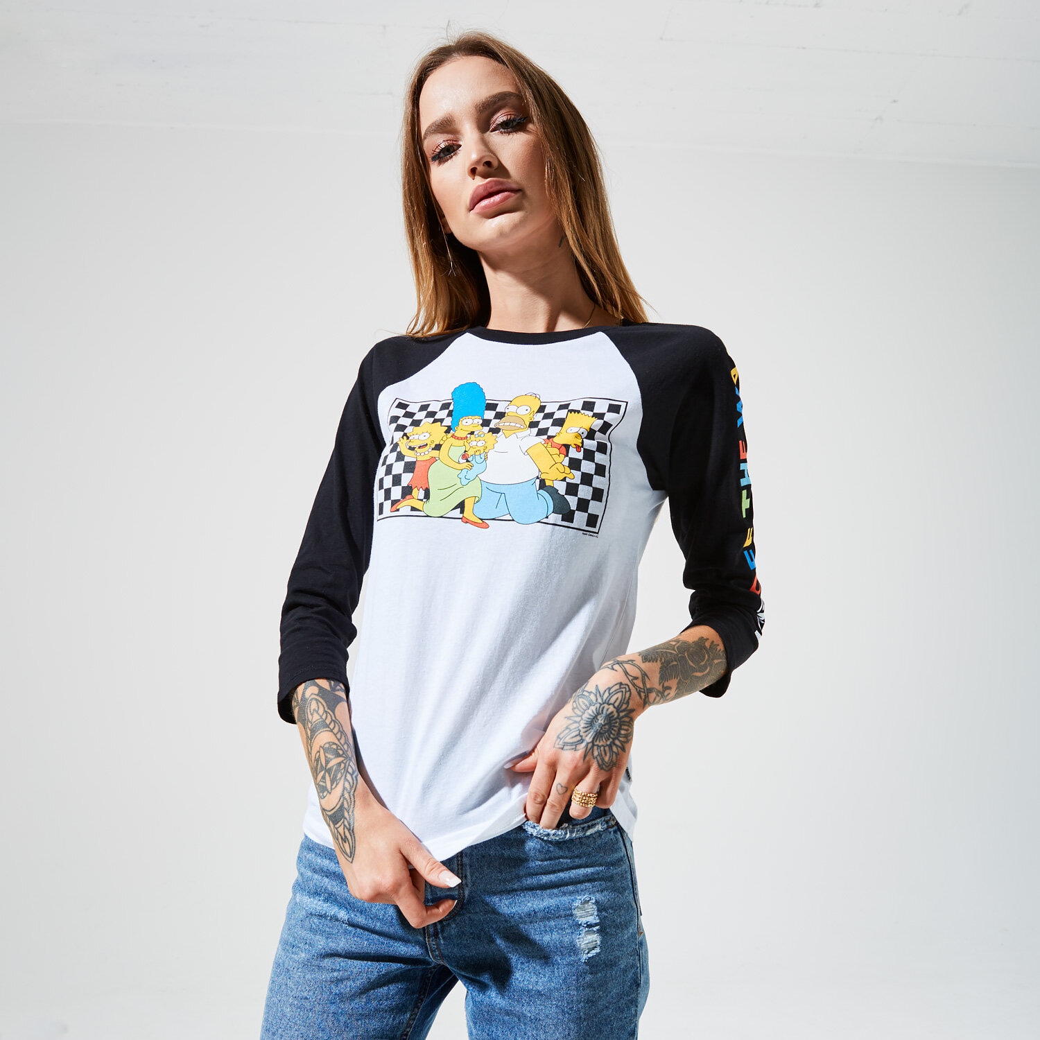 Koszulka, t-shirt damski VANS T-SHIRT VANS X THE SIMPSONS FAMILY RAGLAN VN0A4V47ZZZ BIAŁY