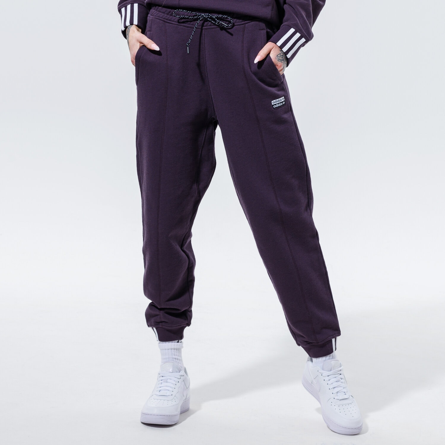 Spodnie sportowe damskie ADIDAS SPODNIE REGULAR JOGGER GD3890 FIOLETOWY
