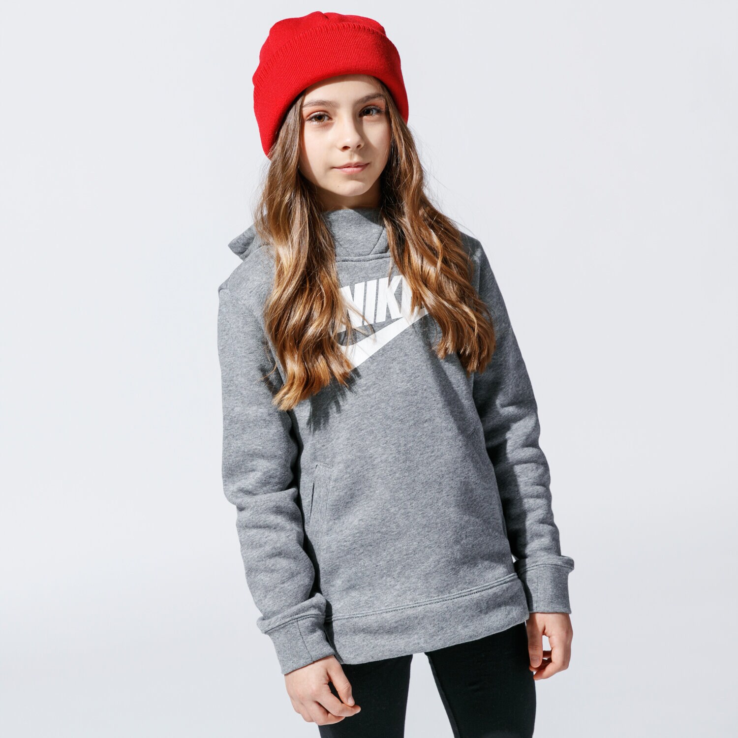 Sportowa bluza dziecięca NIKE BLUZA Z KAPTUREM G NSW PE PULLOVER BV2717-091 SZARY