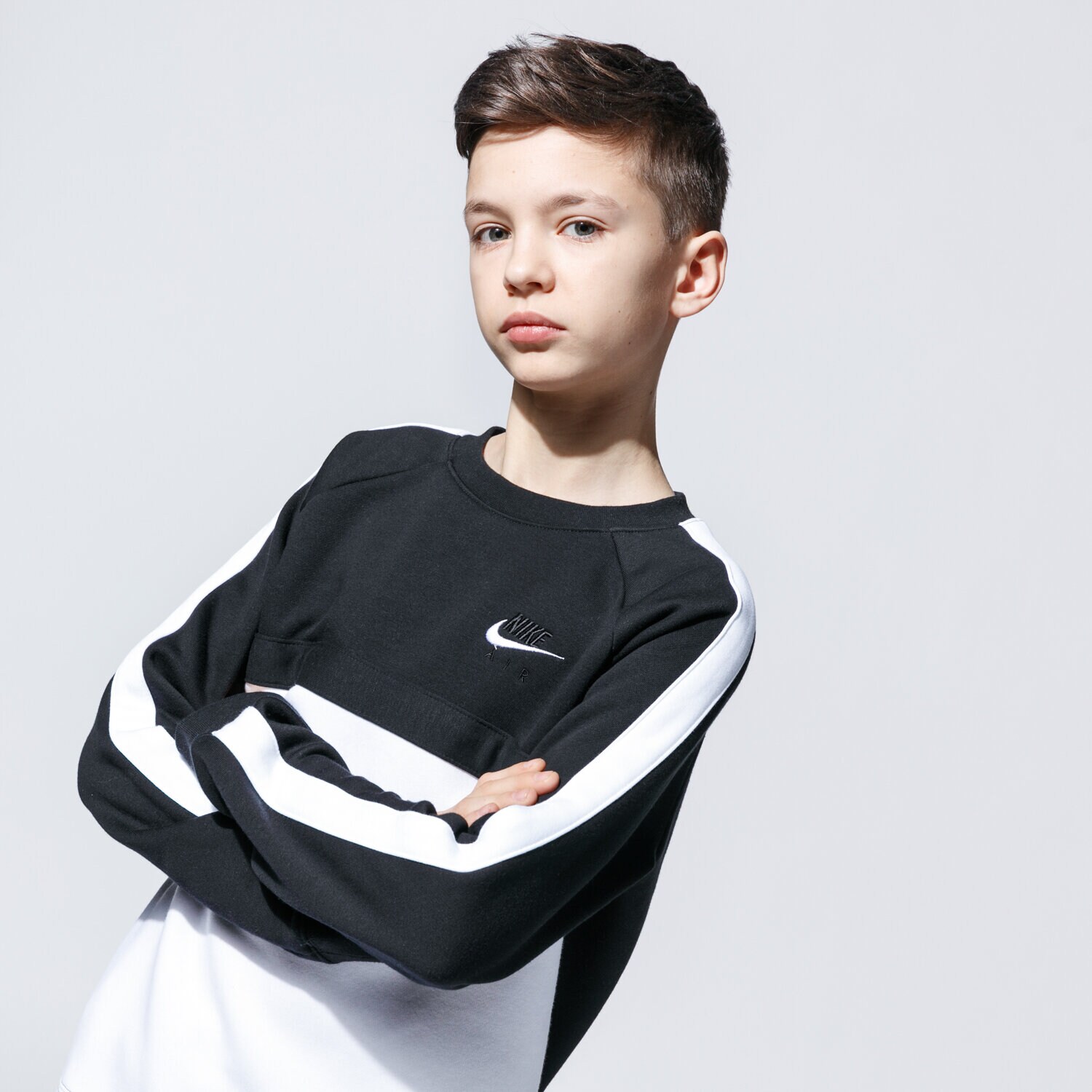 Sportowa bluza dziecięca NIKE BLUZA AIR CJ7850-010 CZARNY