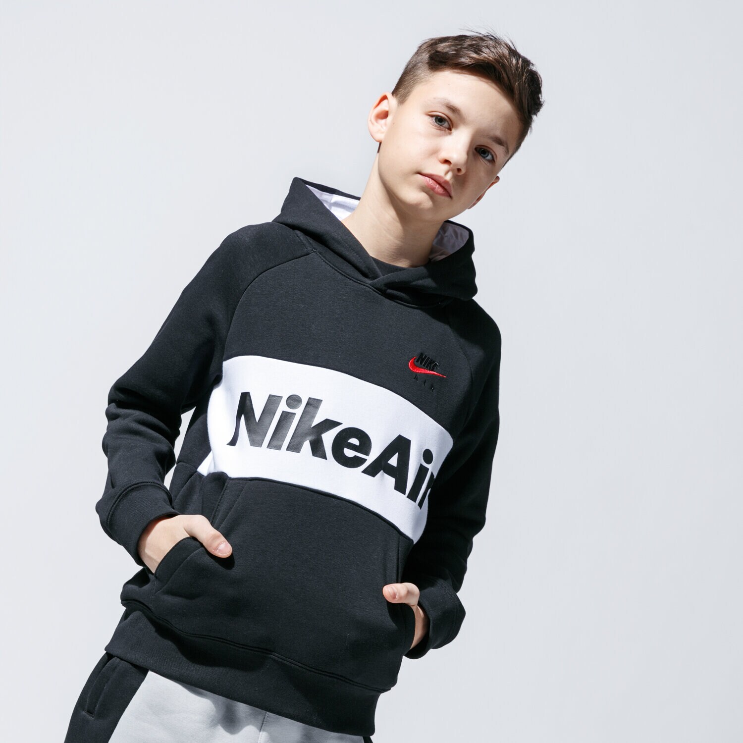 Sportowa bluza dziecięca NIKE BLUZA Z KAPTUREM AIR CJ7842-010 CZARNY