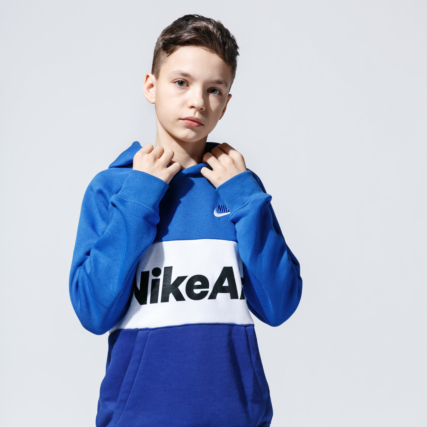 Sportowa bluza dziecięca NIKE BLUZA Z KAPTUREM AIR CJ7842-480 NIEBIESKI