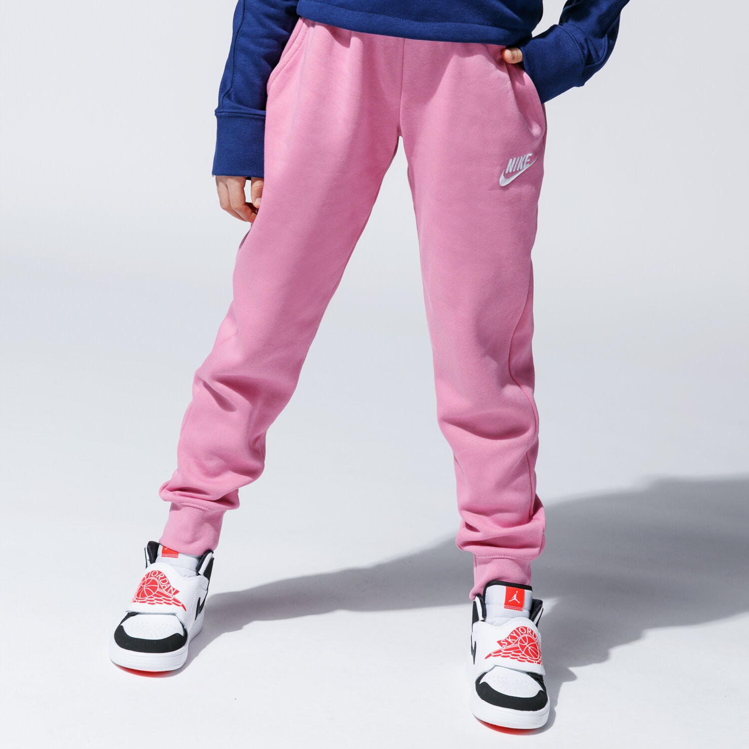 Sportowe spodnie dziecięce NIKE SPODNIE SPORTSWEAR BV2720-693 RÓŻOWY