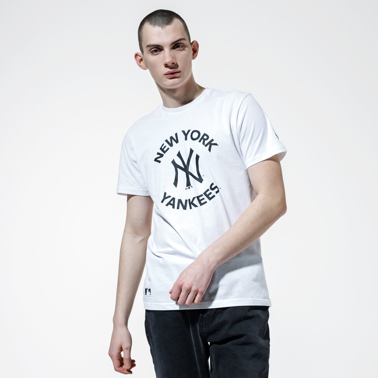 Koszulka, t-shirt sportowy męski NEW ERA T-SHIRT MLB TEE NYY NEW YORK YANKEES WHI 12195420 BIAŁY