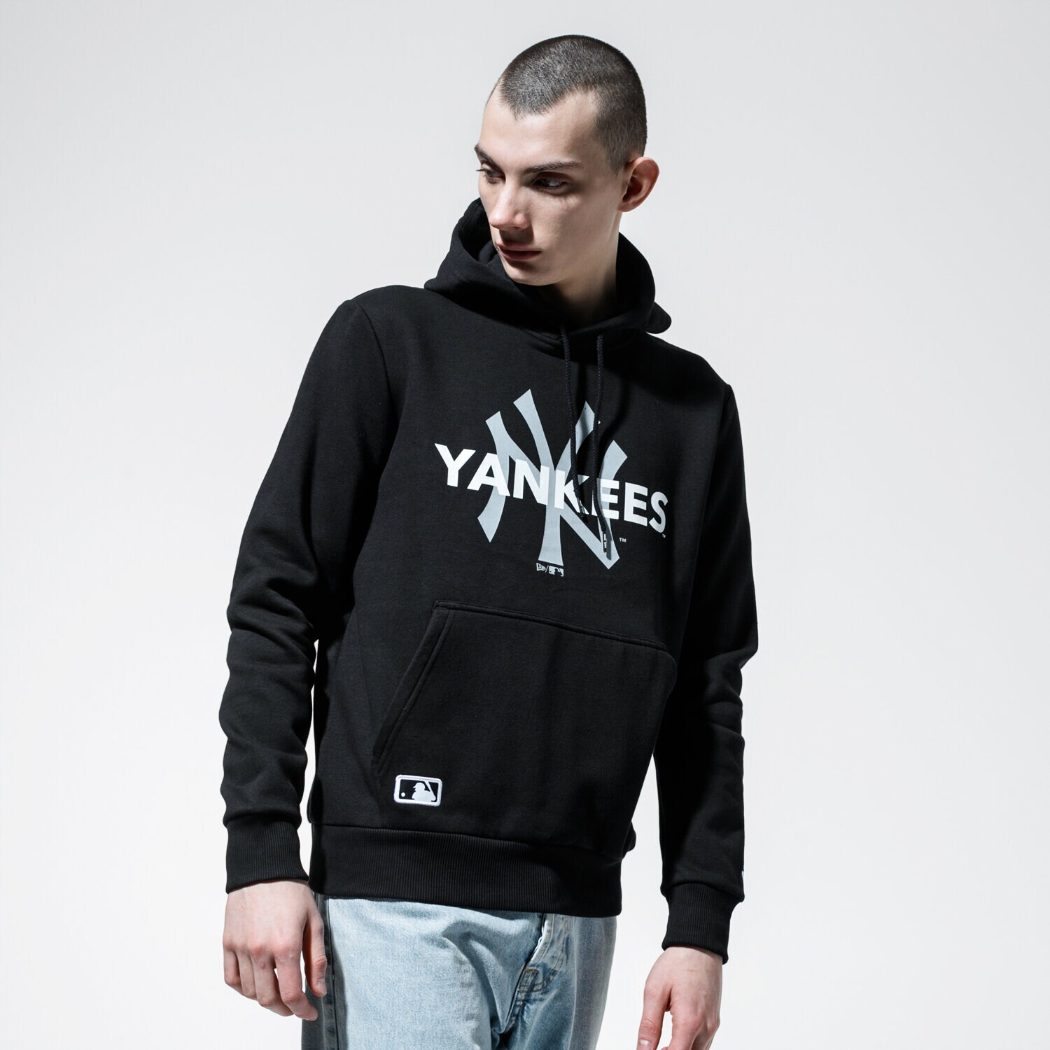 Bluza męska NEW ERA BLUZA Z KAPTUREM PO HOODY NYY NEW YORK YANKEES BLK 12195438 CZARNY