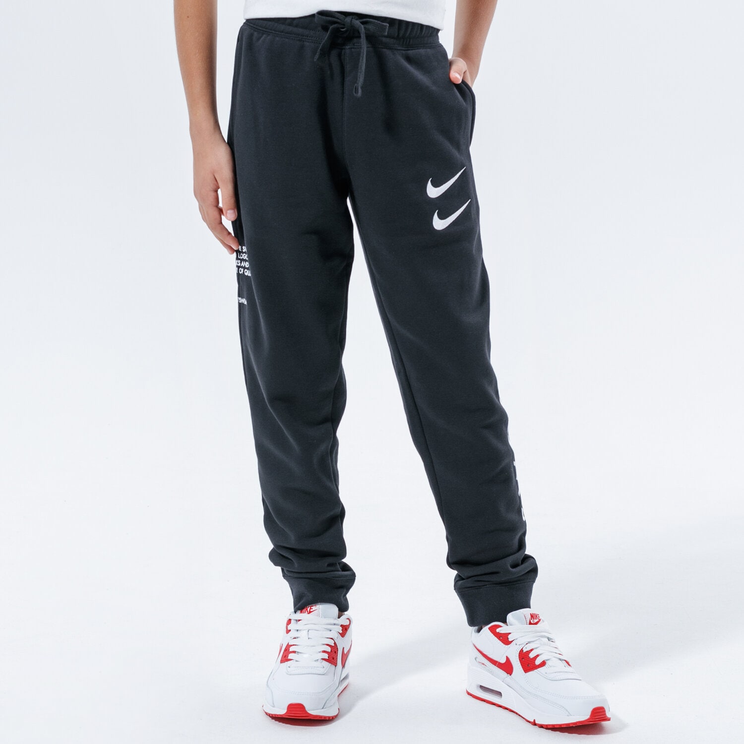Sportowe spodnie dziecięce NIKE SPODNIE SPORTSWEAR SWOOSH CU9195-010 CZARNY