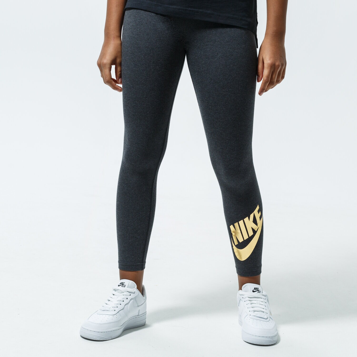 Sportowe spodnie dziecięce NIKE LEGGINGS SPORTSWEAR DB2824-032 CZARNY