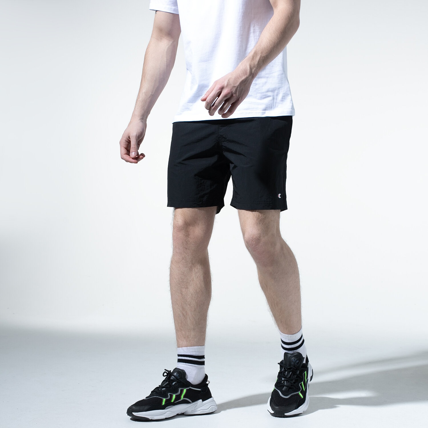 Krótkie spodenki, szorty męskie CHAMPION SZORTY BASIC SWIM SHORTS 215498KK001 CZARNY