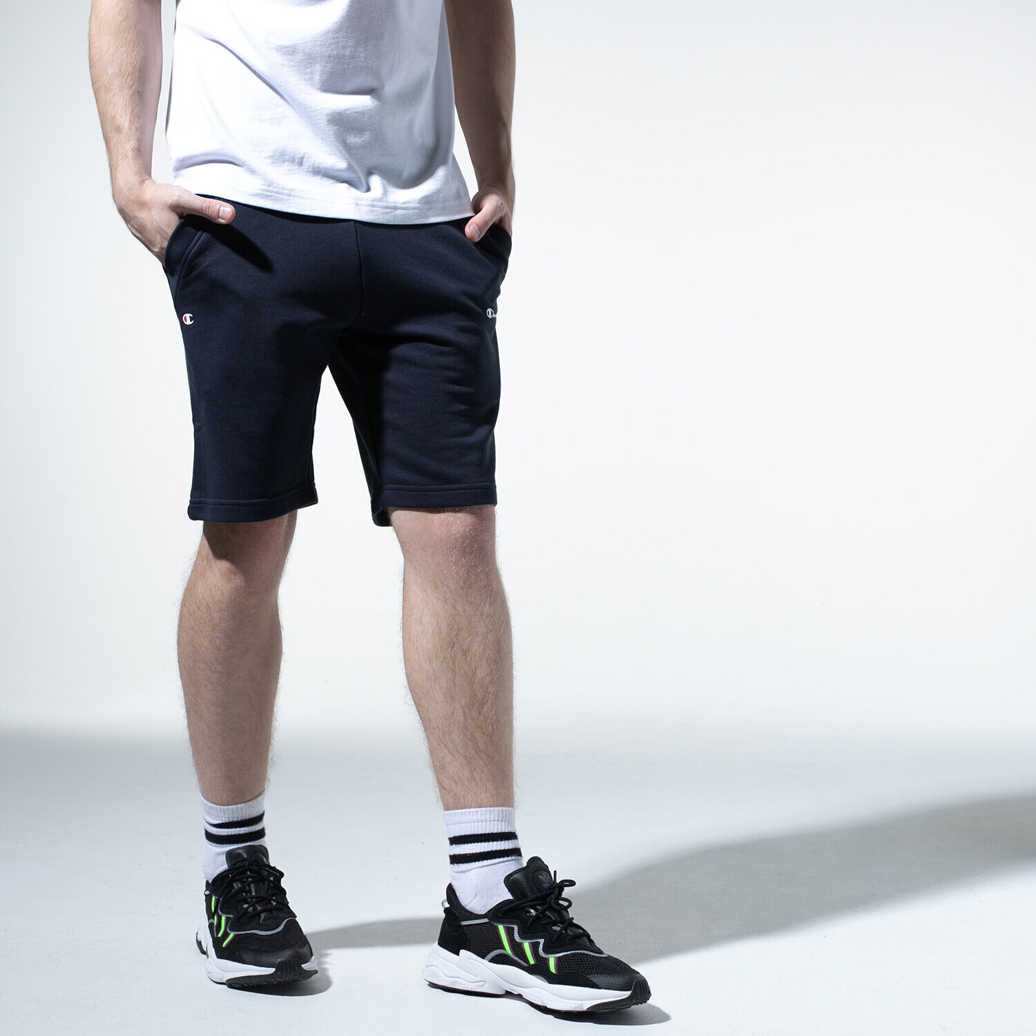 Krótkie spodenki, szorty męskie CHAMPION SZORTY LOGO SHORTS 215497BS501 GRANATOWY