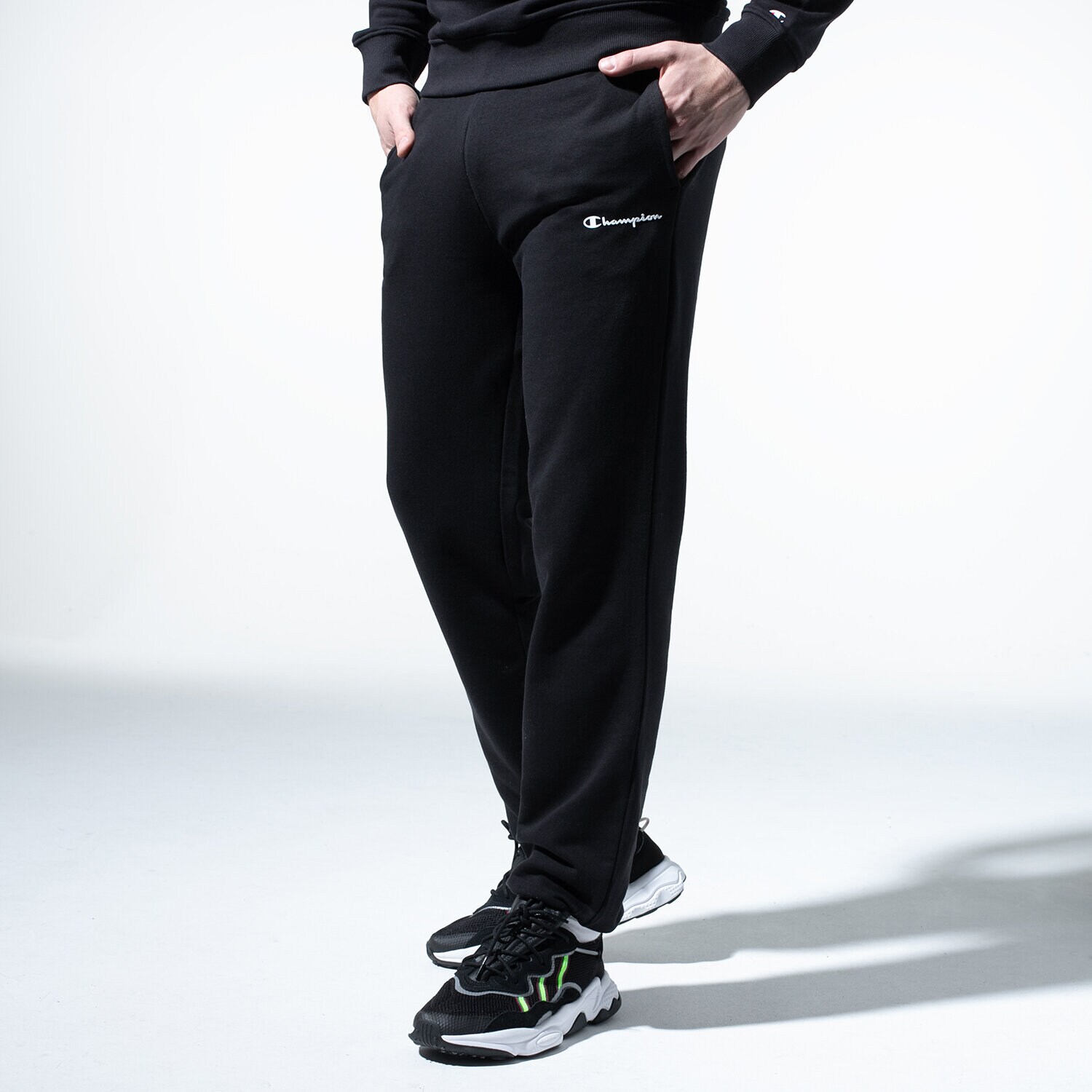 Spodnie sportowe męskie CHAMPION SPODNIE BASIC CUFF PANTS 214538KK001 CZARNY