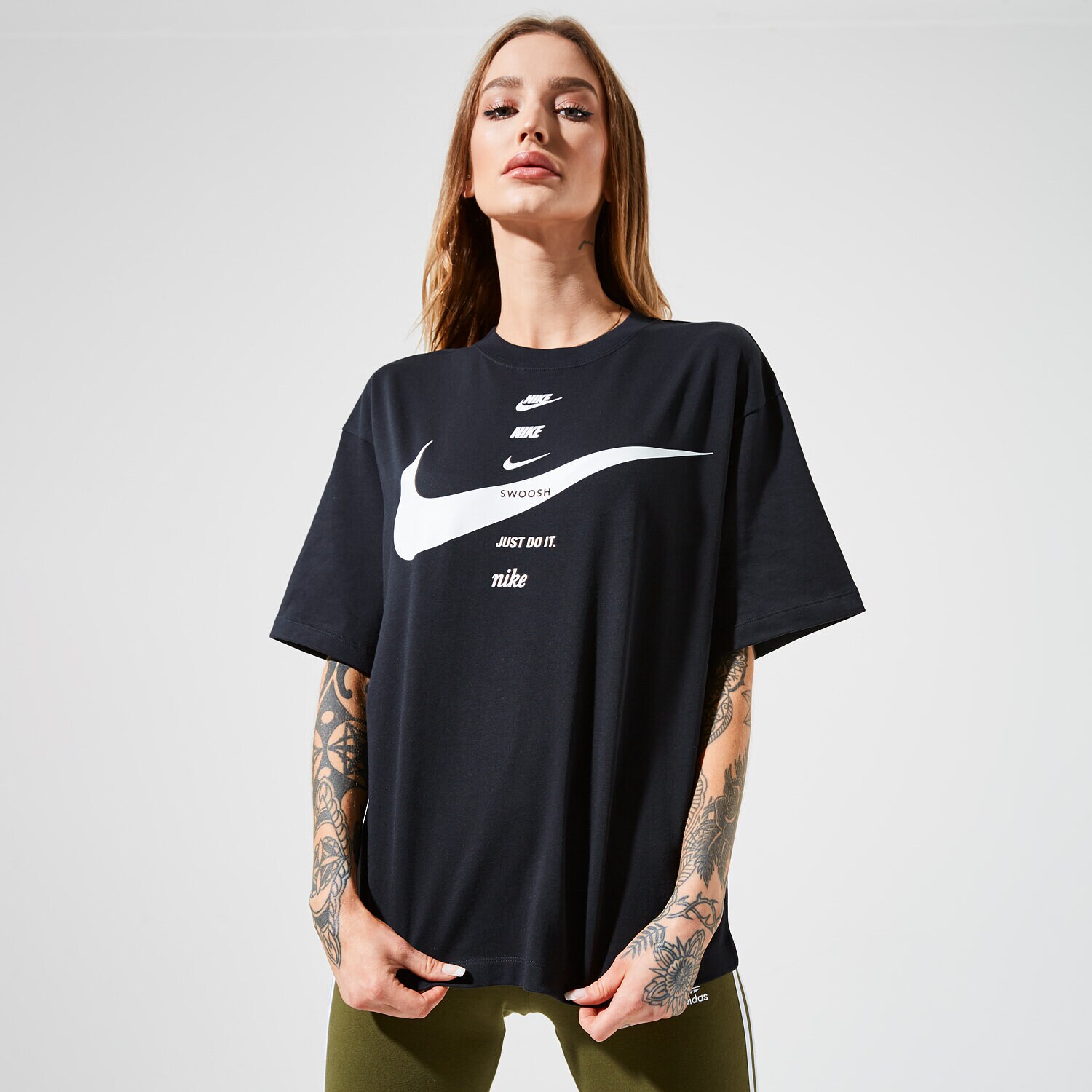 Koszulka, t-shirt damski NIKE T-SHIRT W NSW SWSH TOP SS CU5682-010 CZARNY