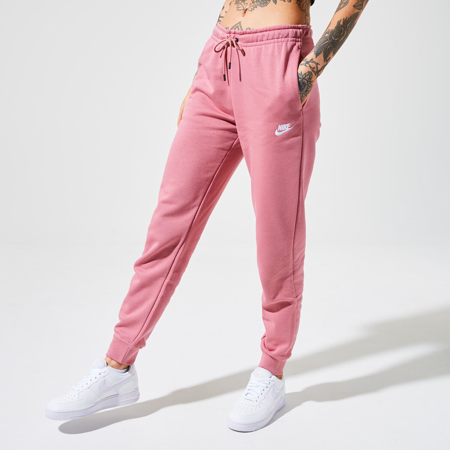 Spodnie sportowe damskie NIKE SPODNIE SPORTSWEAR ESSENTIAL BV4095-614 RÓŻOWY