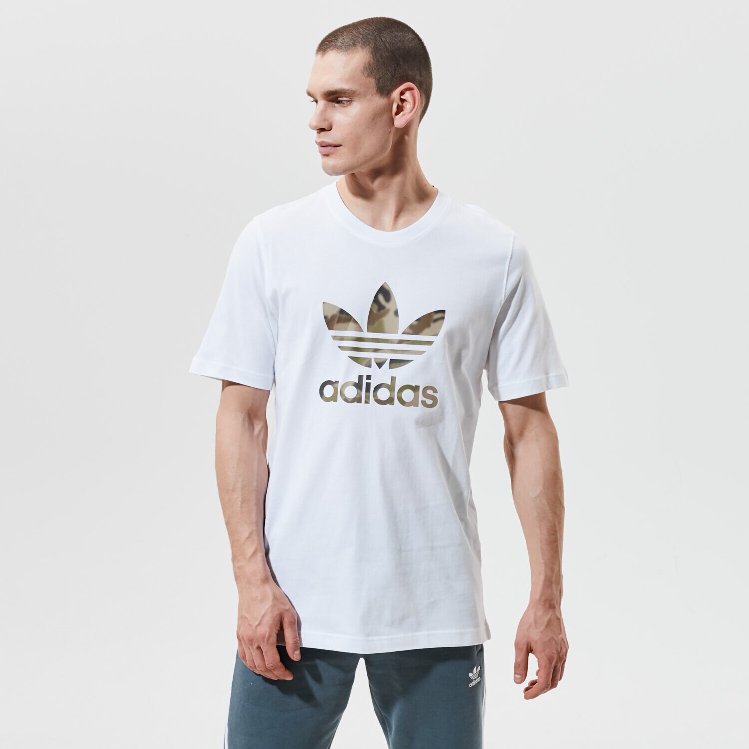 Koszulka, t-shirt sportowy męski ADIDAS T-SHIRT CAMO INFILL TEE GN1855 BIAŁY