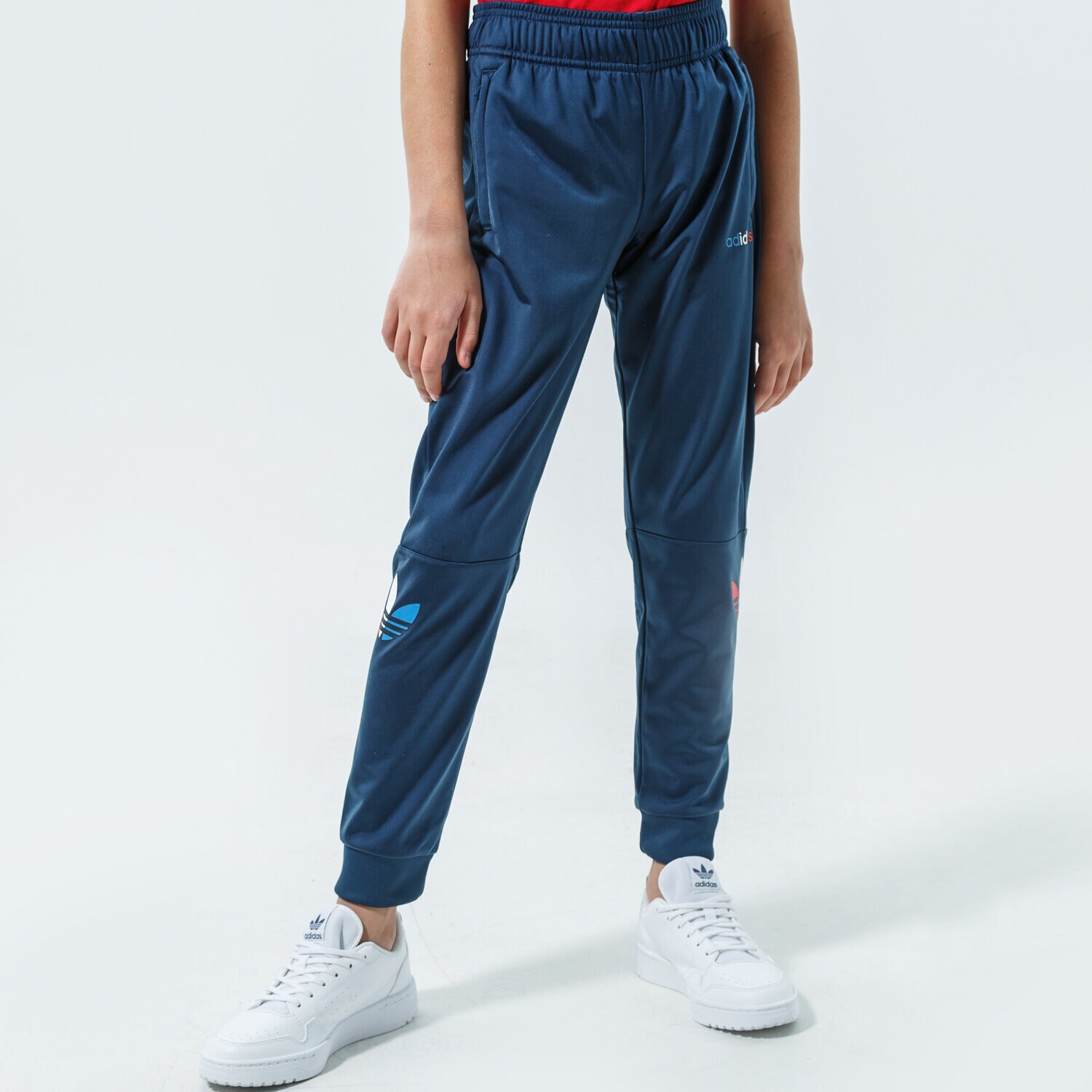Sportowe spodnie dziecięce ADIDAS SPODNIE TRACKPANT MM GN7444 NIEBIESKI