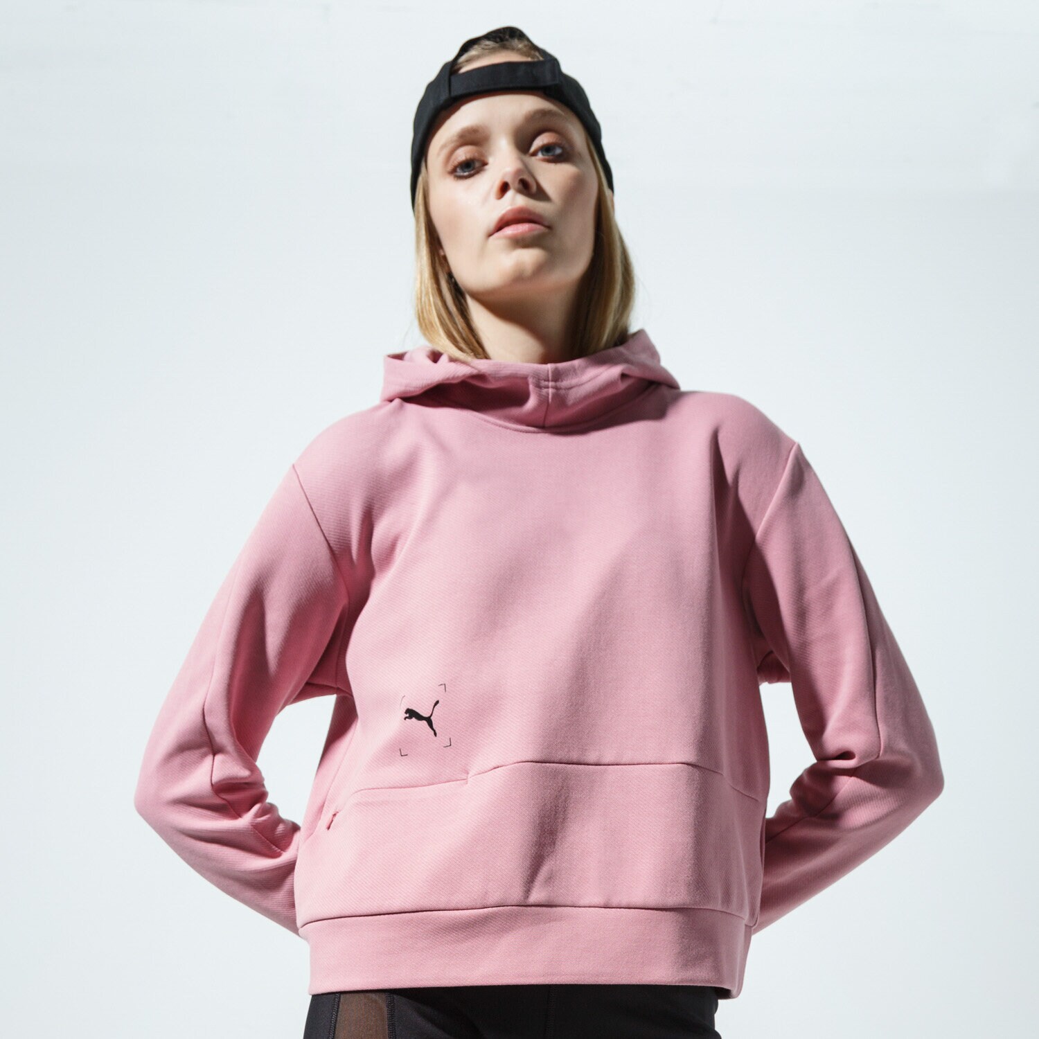 Bluza damska PUMA BLUZA Z KAPTUREM NU-TILITY HOODIE 58354816 RÓŻOWY