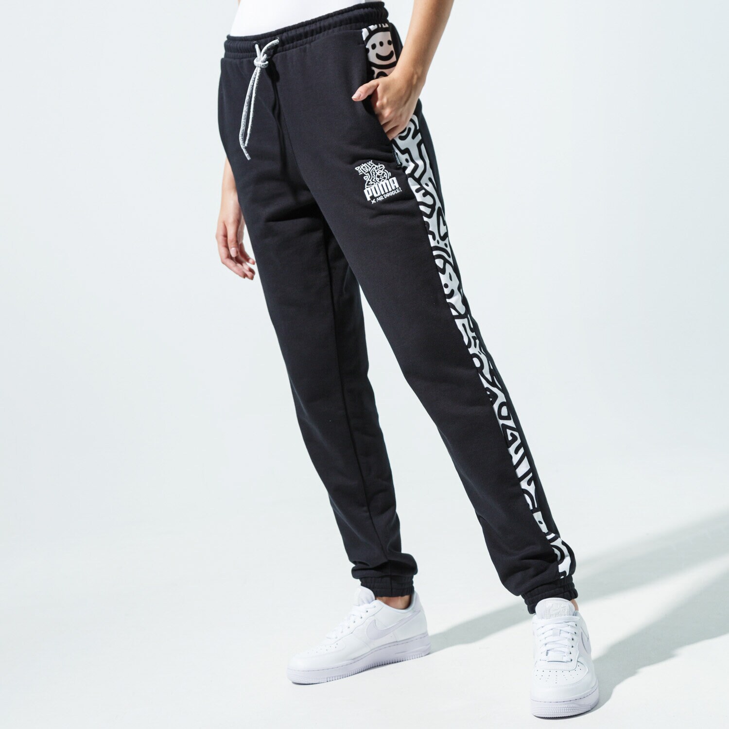 Spodnie sportowe damskie PUMA SPODNIE PUMA X MR DOODLE PANTS 59865051 CZARNY