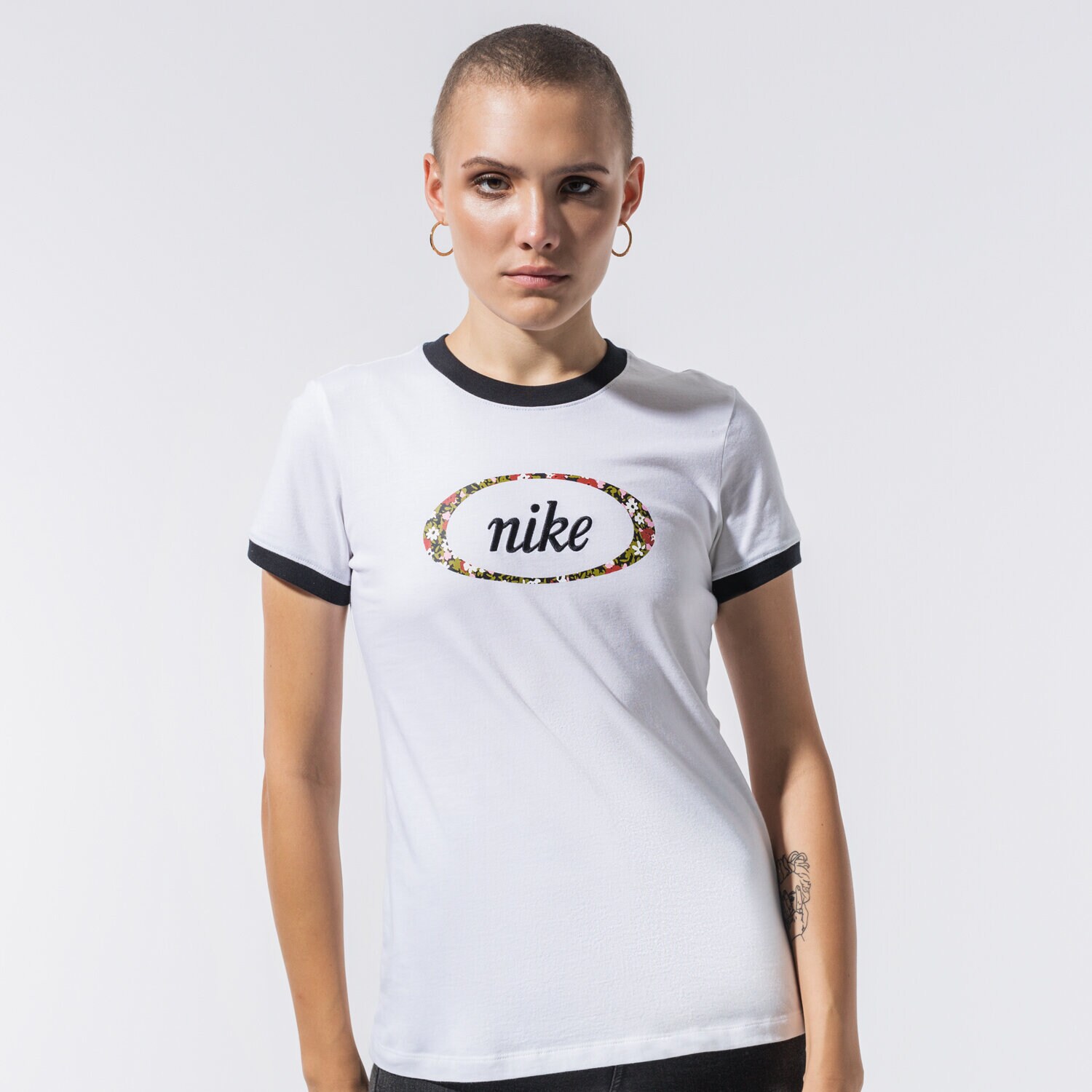 Koszulka, t-shirt damski NIKE T-SHIRT W NSW TEE FEMME RINGER CV3763-100 BIAŁY