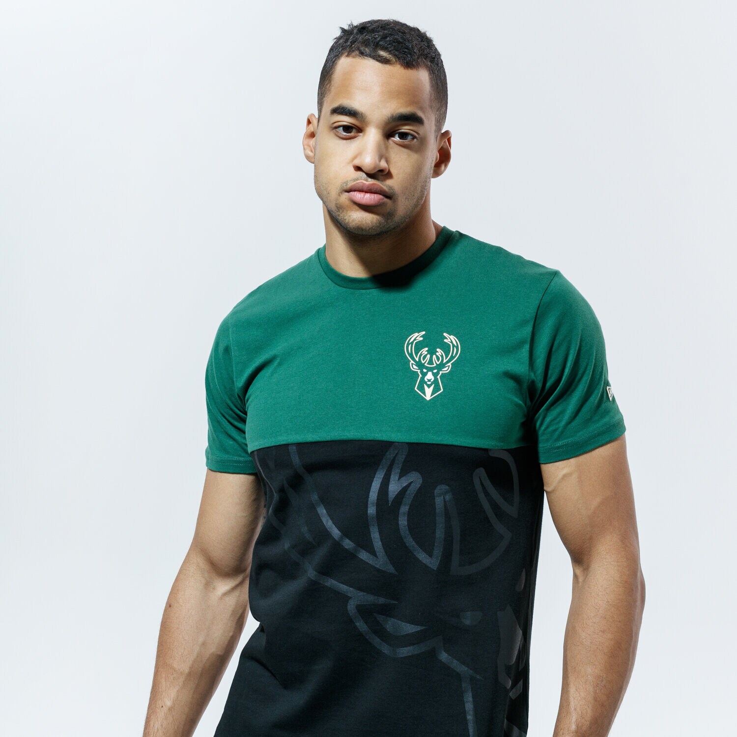 Koszulka, t-shirt sportowy męski NEW ERA T-SHIRT NBA LARGE OTL SS TEE MILBUC PNGBLK 12487533 CZARNY