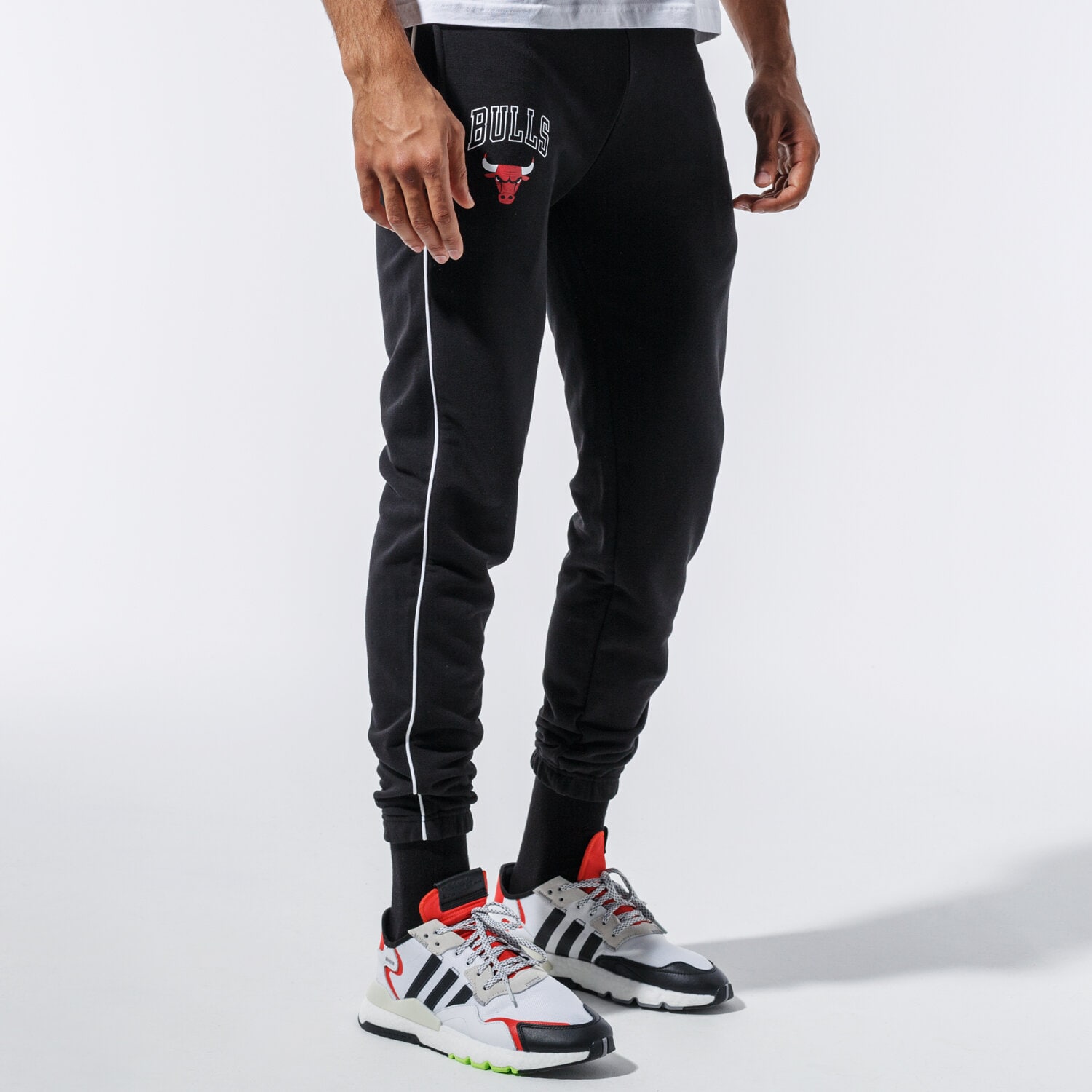 Spodnie sportowe męskie NEW ERA SPODNIE NBA STRIPE PIPING JOGGER CHIBUL BLK 11860095