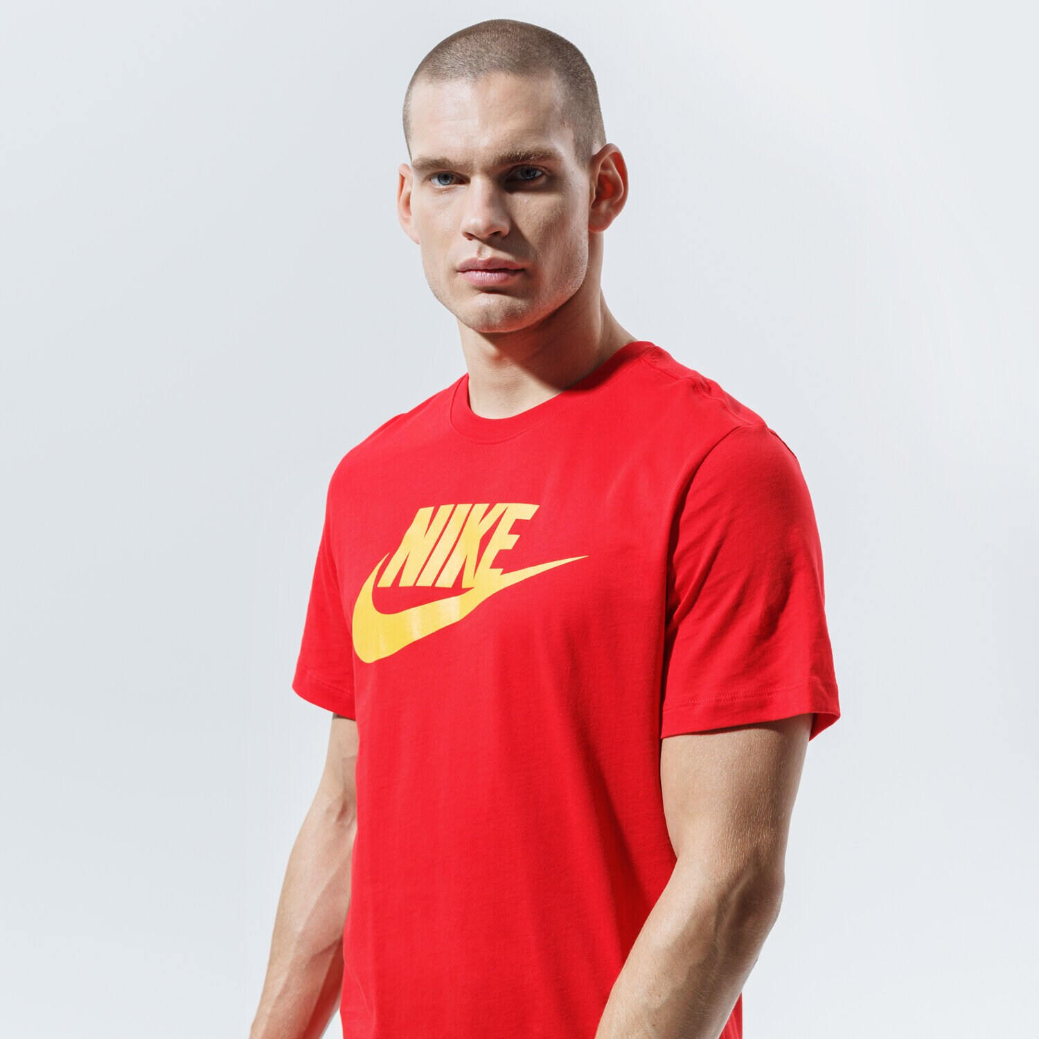 Koszulka, t-shirt sportowy męski NIKE T-SHIRT SPORTSWEAR AR5004-659 CZERWONY