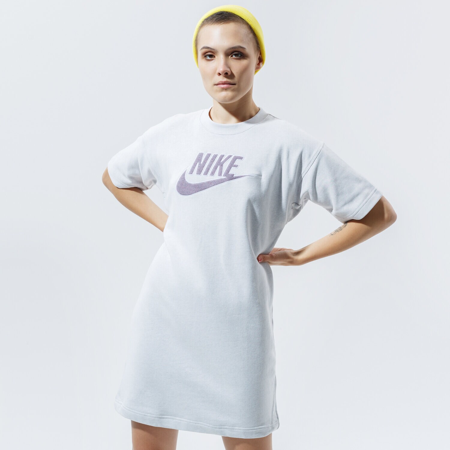 Modna sukienka sportowa NIKE SUKIENKA W NSW DRESS FT M2Z CU6401-094 SZARY