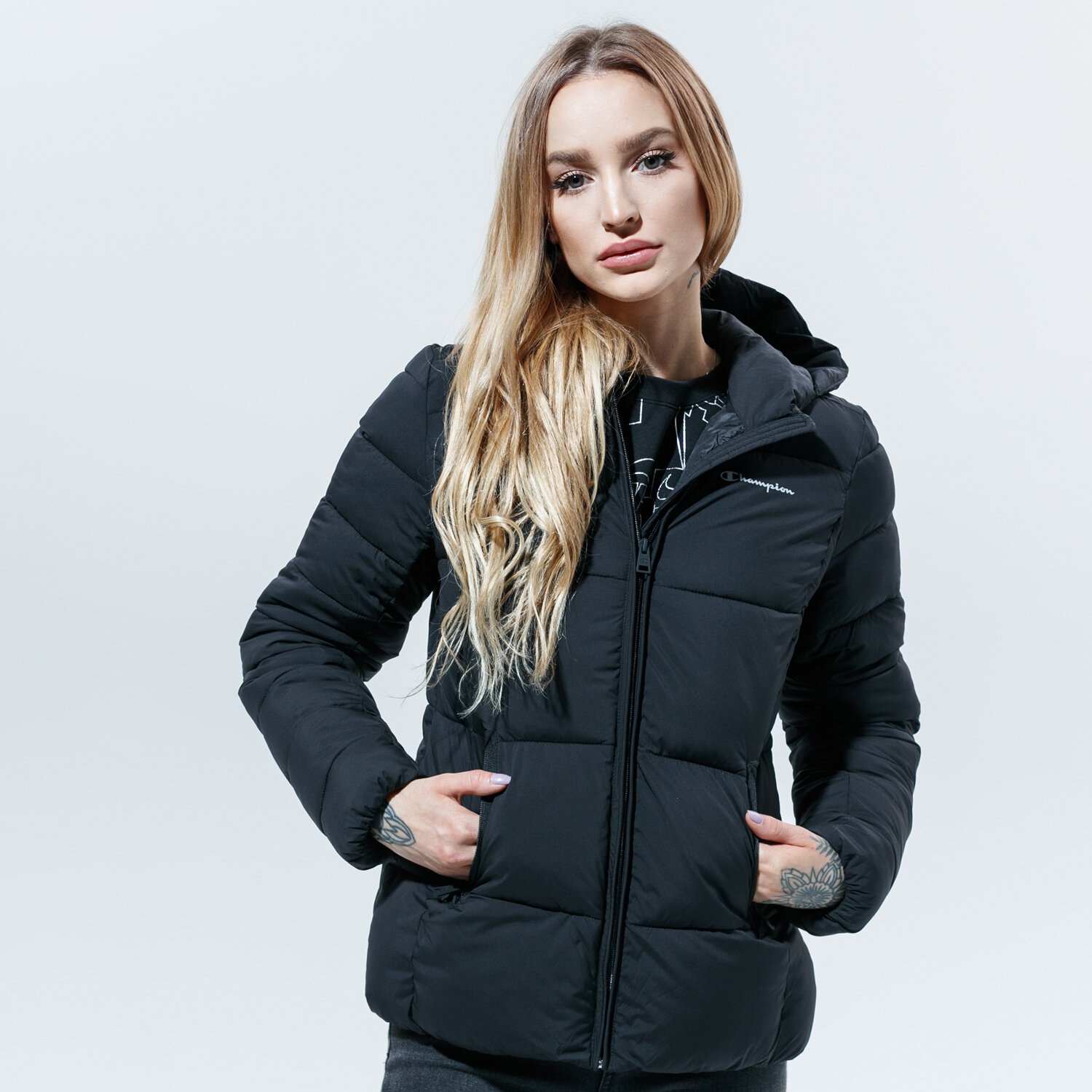 Kurtka zimowa damska CHAMPION KURTKA HOODED POLYFILLED JACKET REGULAR 113424KK001 CZARNY