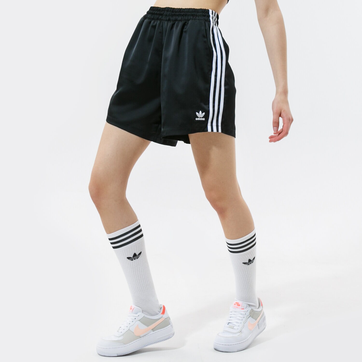 Krótkie spodenki, szorty damskie ADIDAS SZORTY SATIN SHORTS GN2774 CZARNY