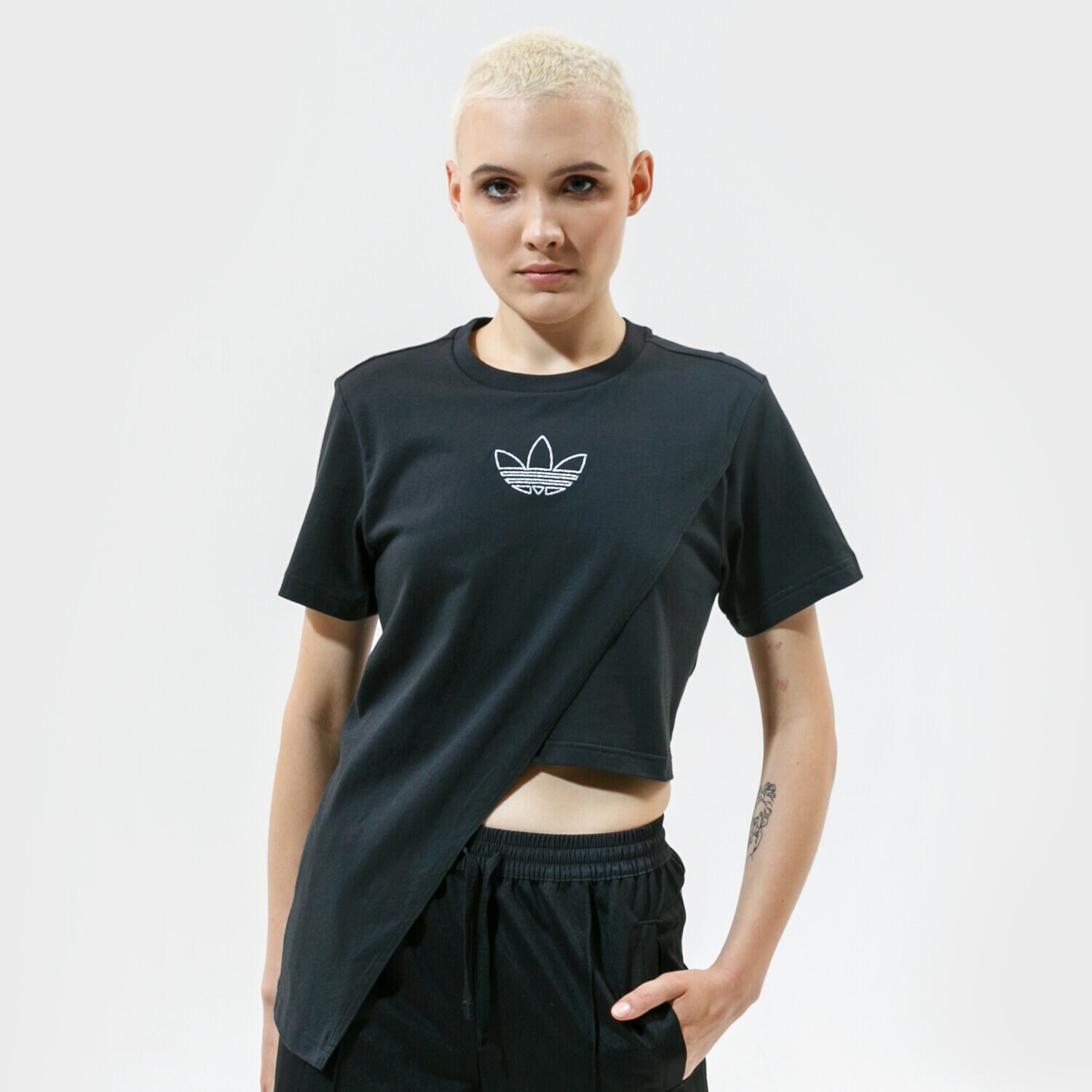 Koszulka, t-shirt damski ADIDAS T-SHIRT BOXY T-SHIRT GN3160 CZARNY