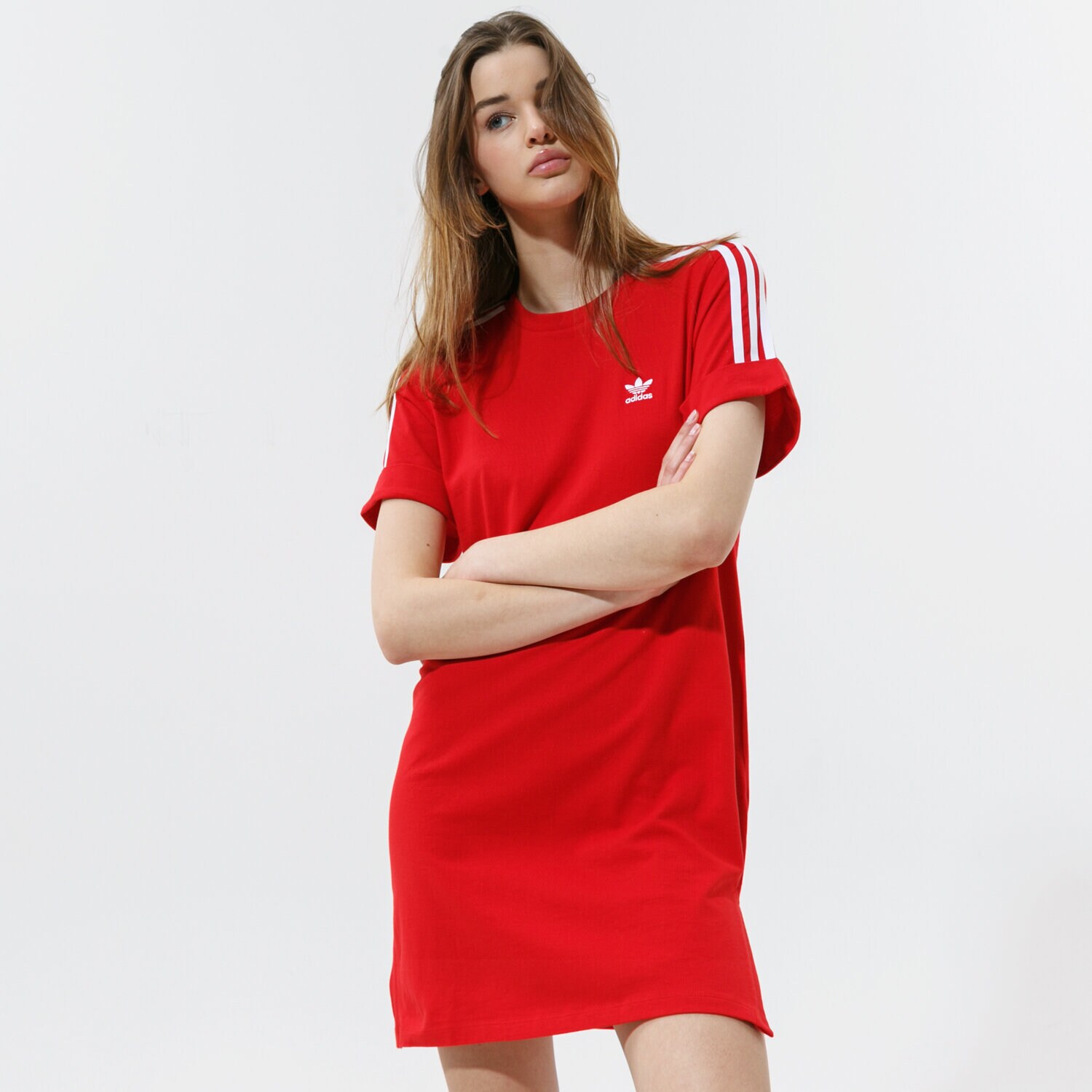 Modna sukienka sportowa ADIDAS SUKIENKA TEE DRESS GN2778 CZERWONY