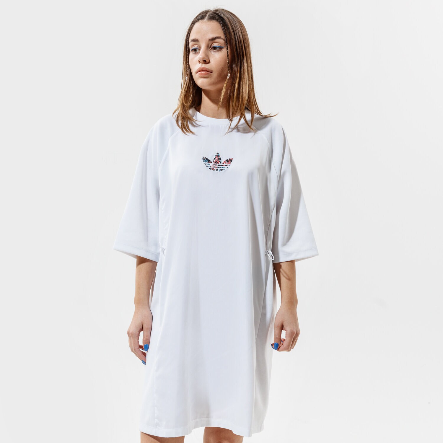 Modna sukienka sportowa ADIDAS SUKIENKA TEE DRESS GN3115 BIAŁY