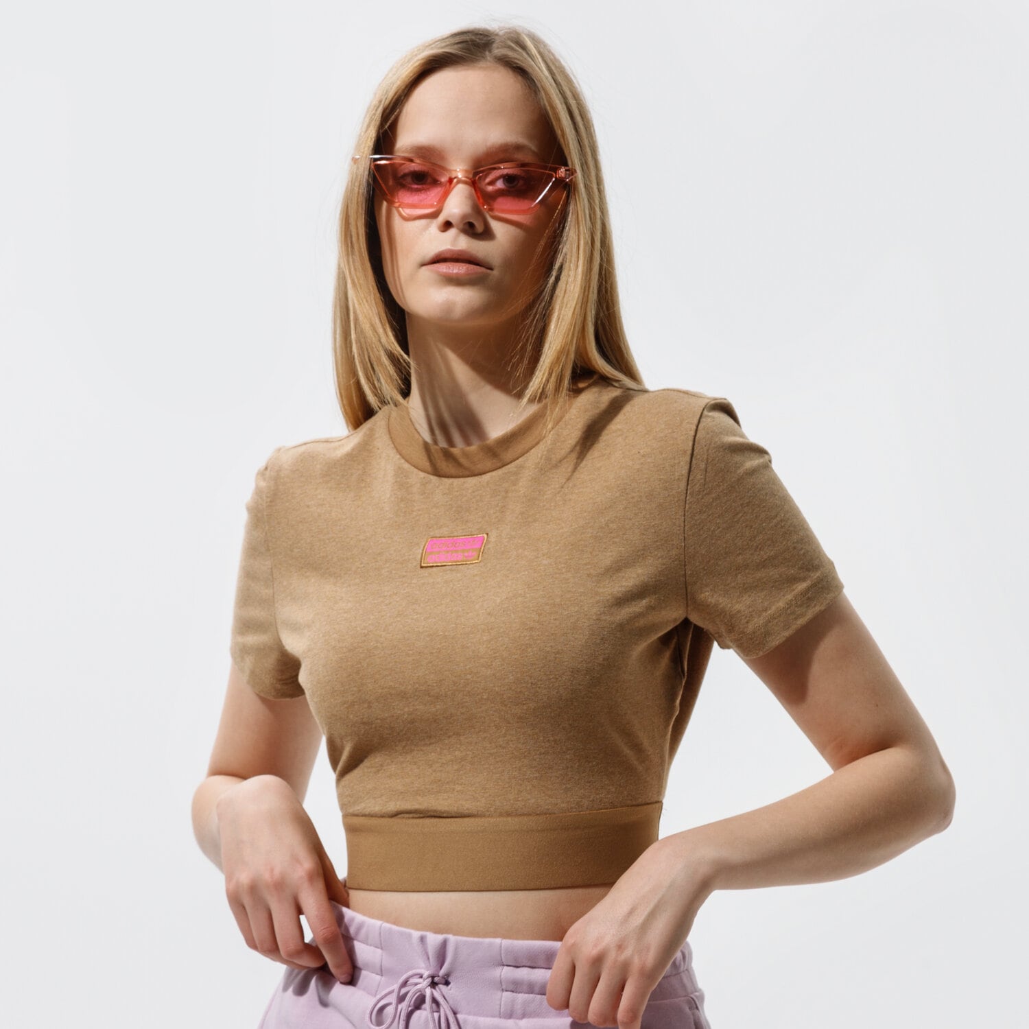 Koszulka, t-shirt damski ADIDAS T-SHIRT CROPPED TEE GN4327 BRĄZOWY