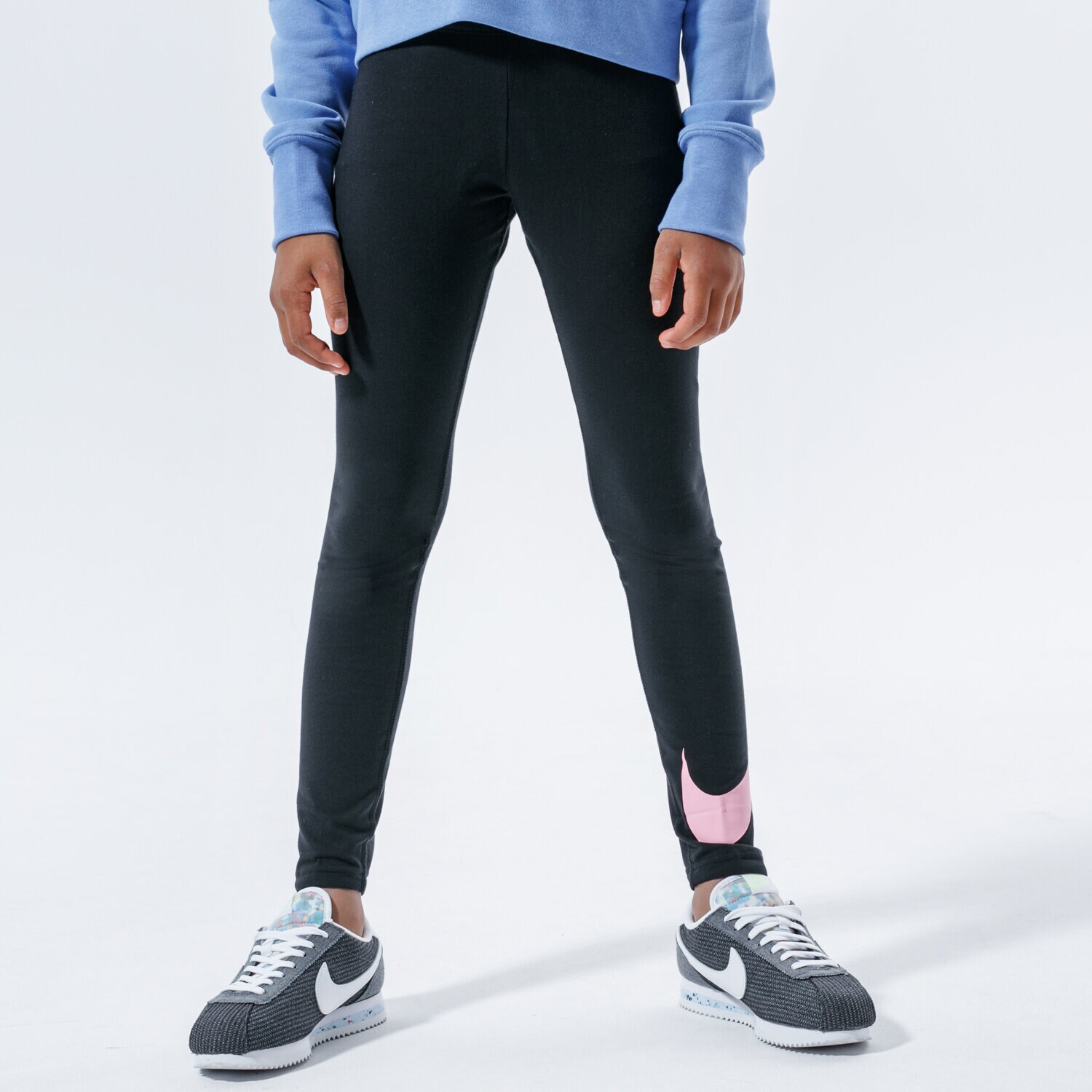 Sportowe spodnie dziecięce NIKE LEGGINGS SPORTSWEAR AR4076-014 CZARNY