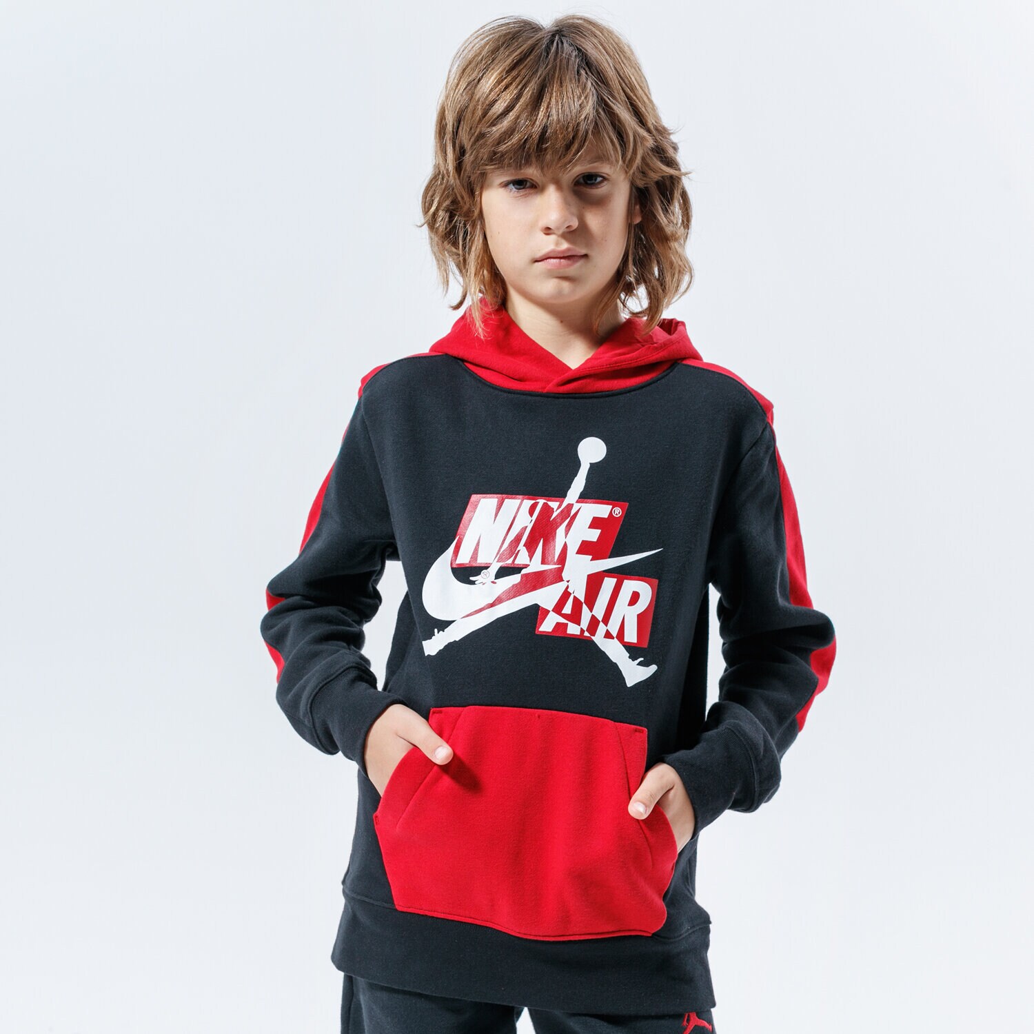 Sportowa bluza dziecięca JORDAN BLUZA Z KAPTUREM JUMPMAN CLASSICS III PO 957422-023 CZARNY
