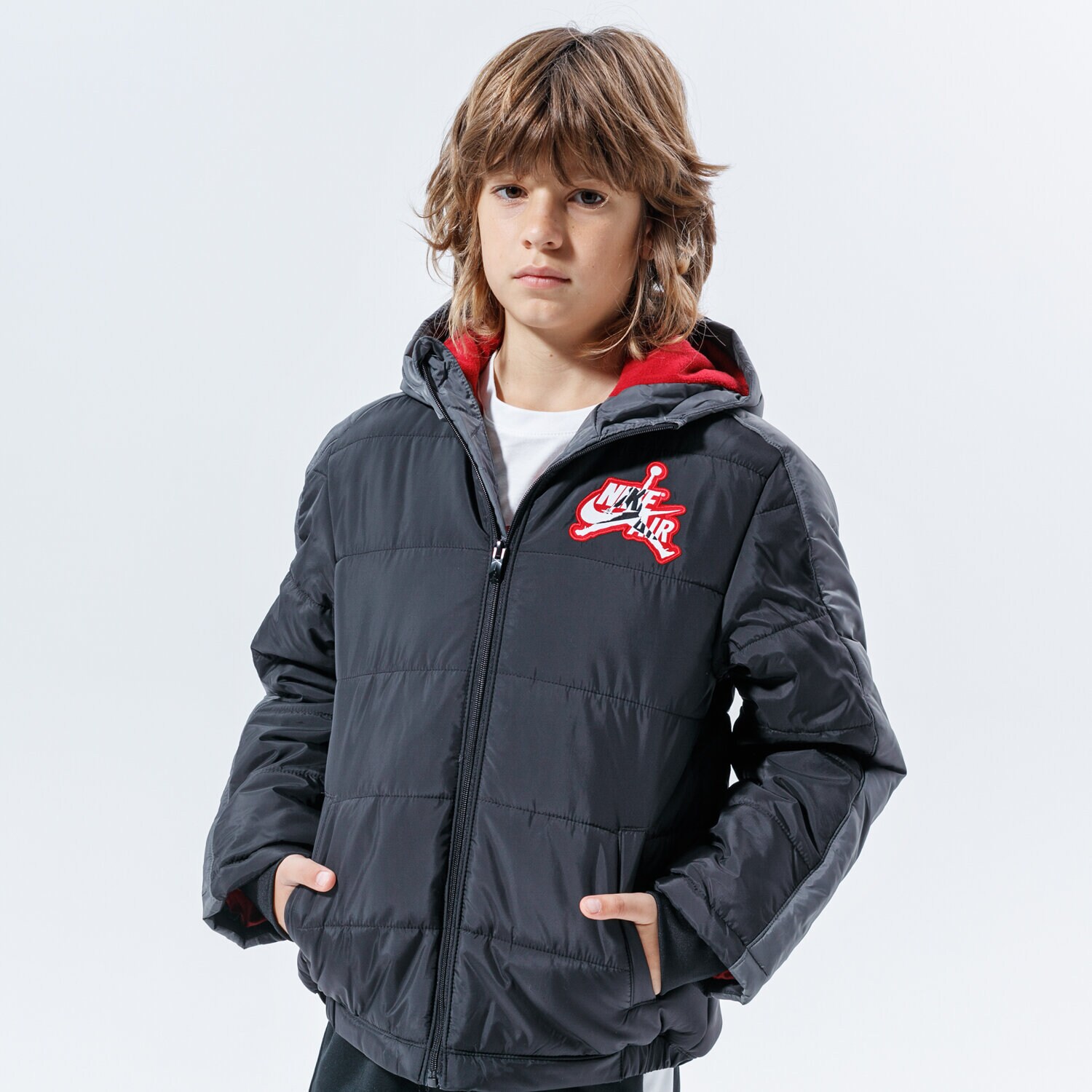 Dziecięca kurtka przejściowa (wiosenna/jesienna) JORDAN BLUZA ROZPINANA Z KAPTUREM JUMPMAN CLASSIC PUFFER JKT 957917-023 CZARNY